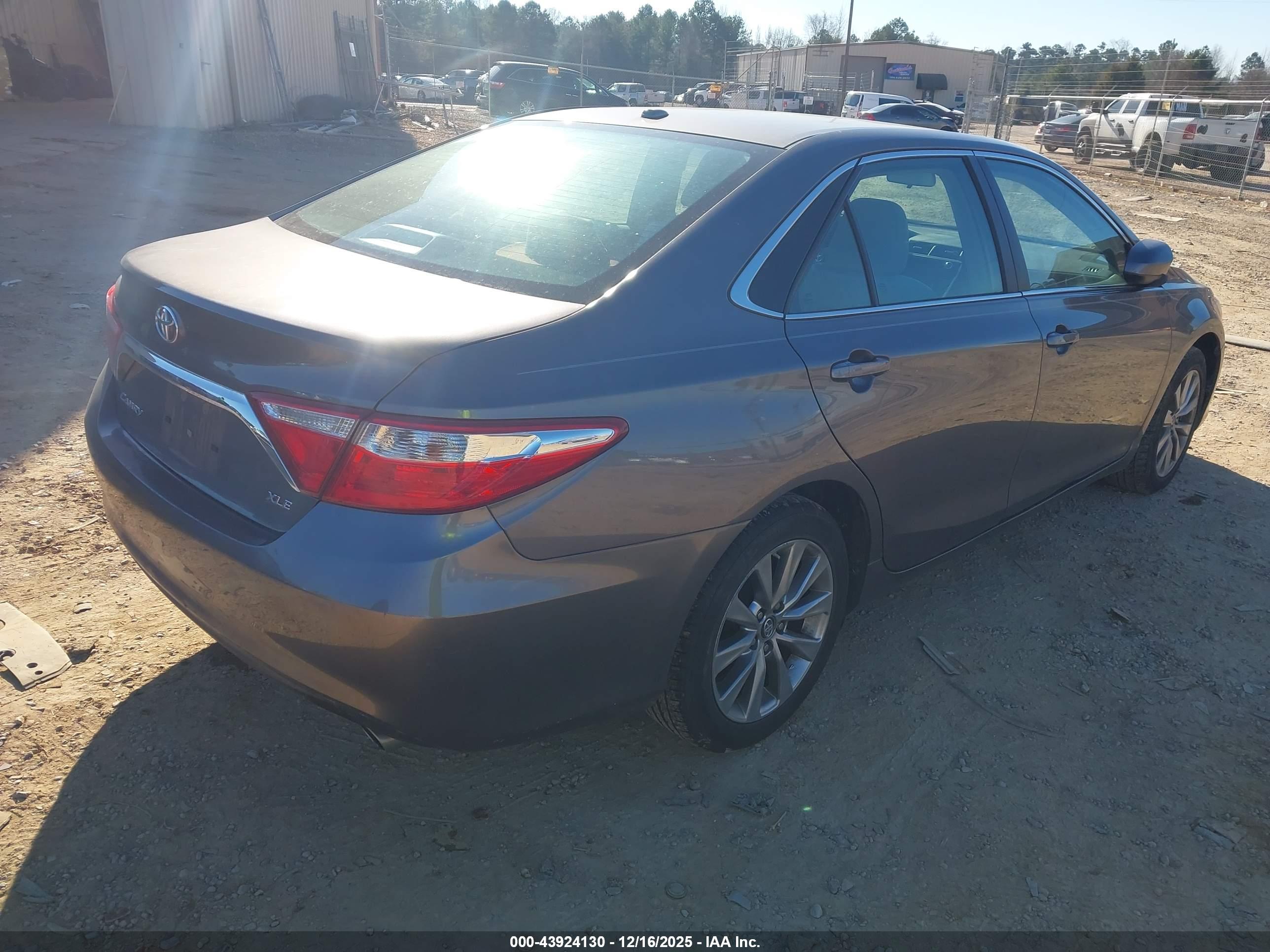 TOYOTA CAMRY image 4