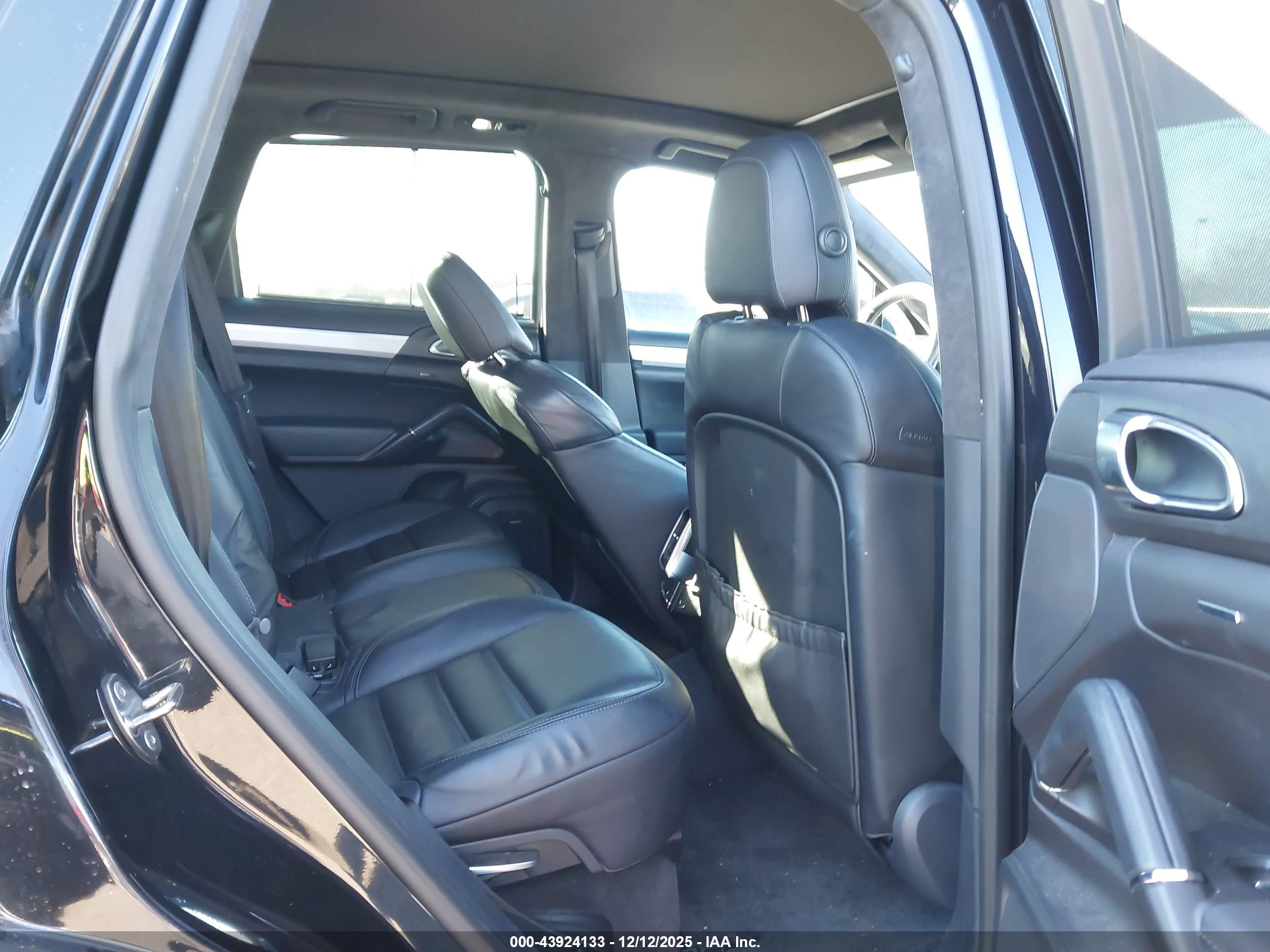 PORSCHE CAYENNE image 8