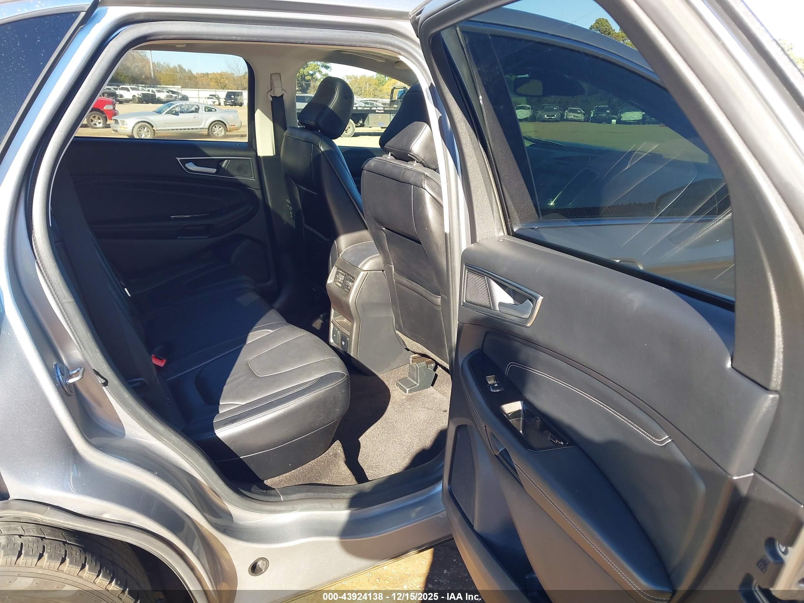 FORD EDGE image 8