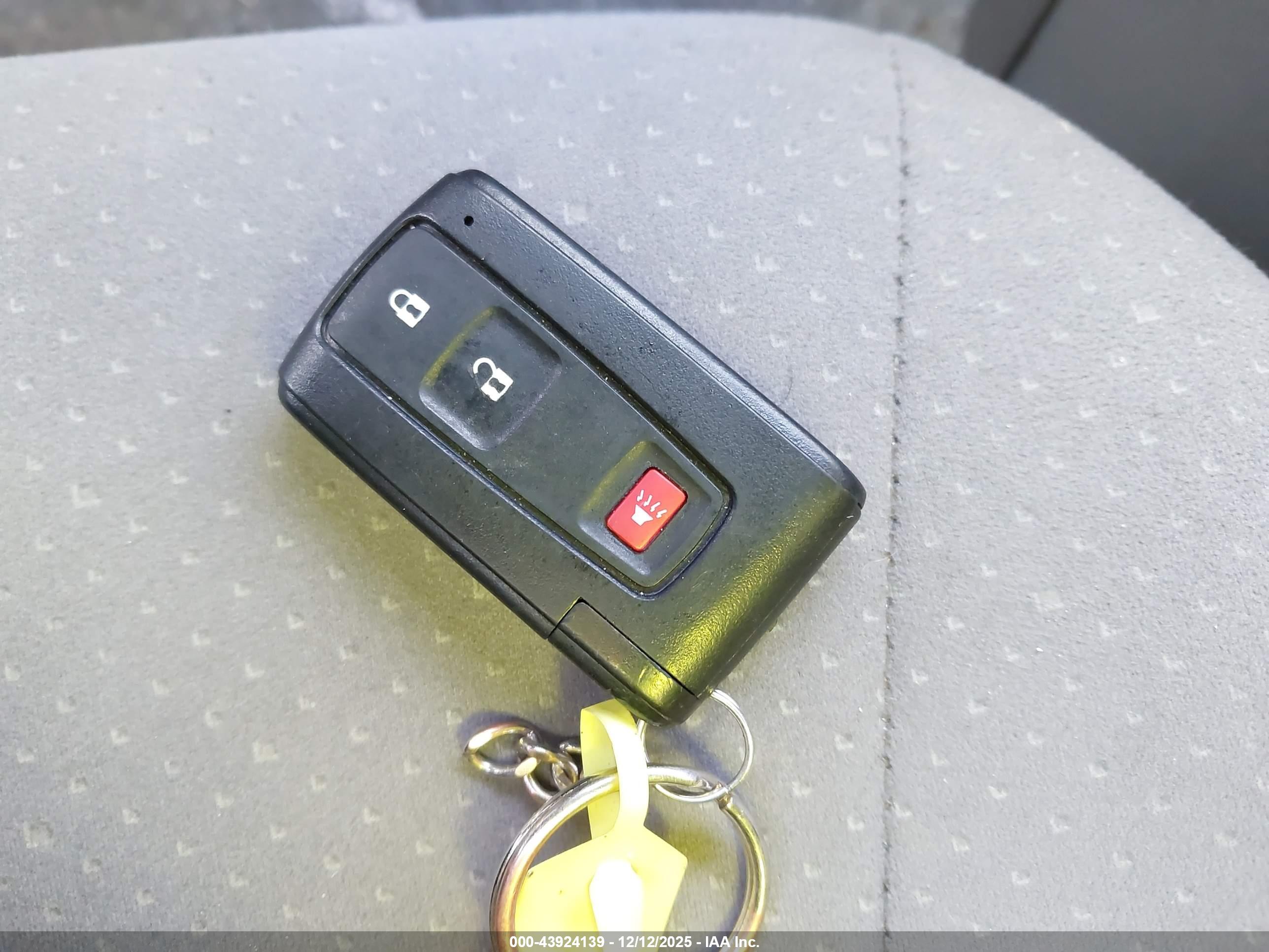 TOYOTA PRIUS image 11