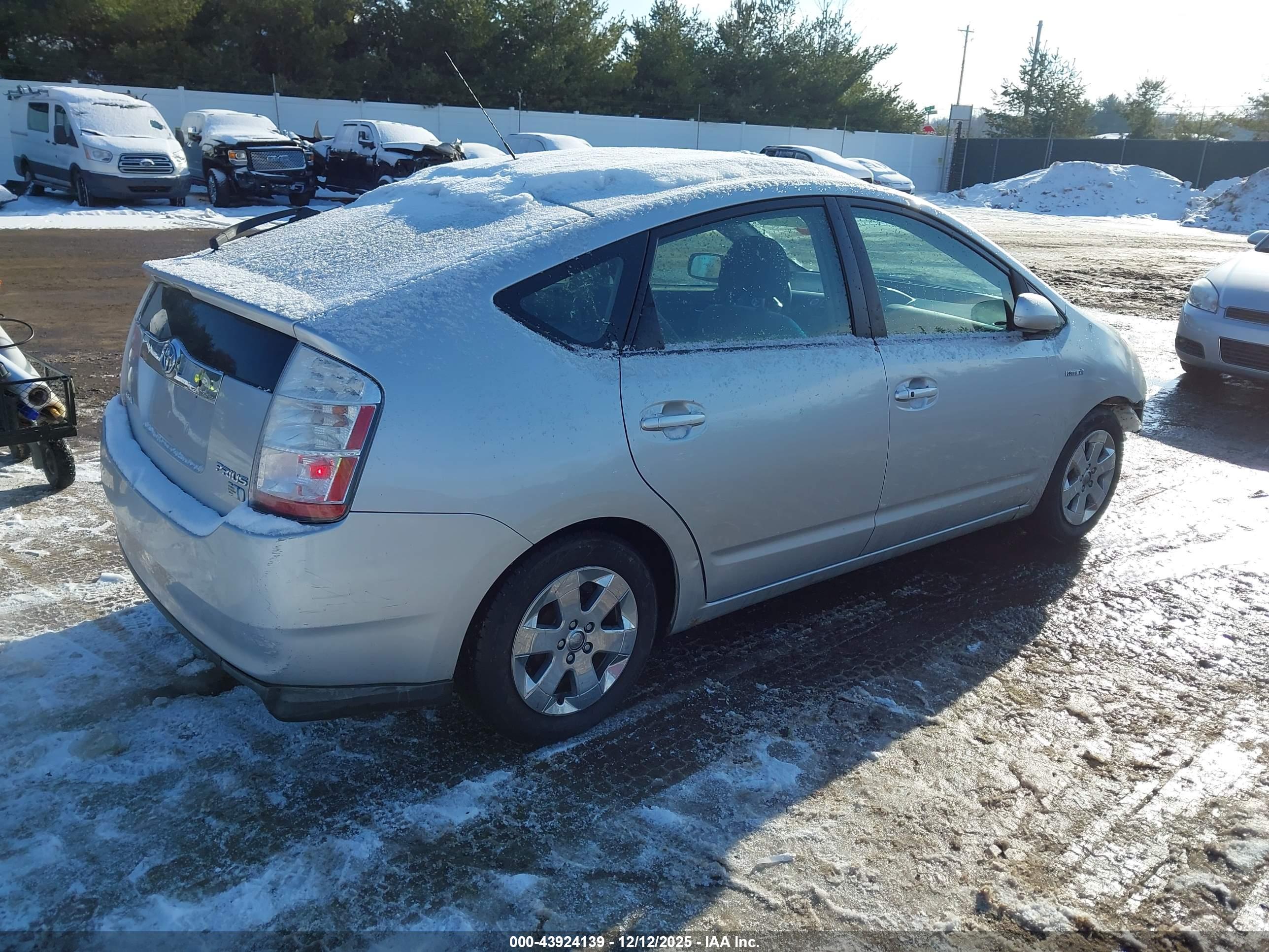 TOYOTA PRIUS image 4