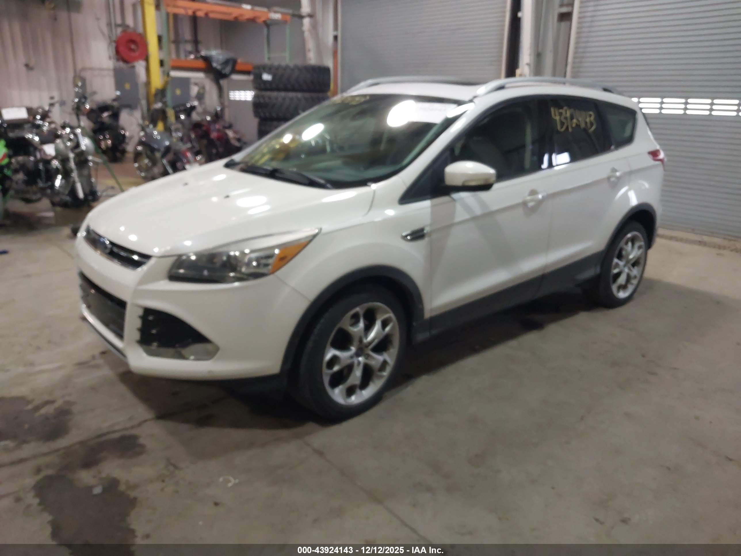 FORD ESCAPE image 2
