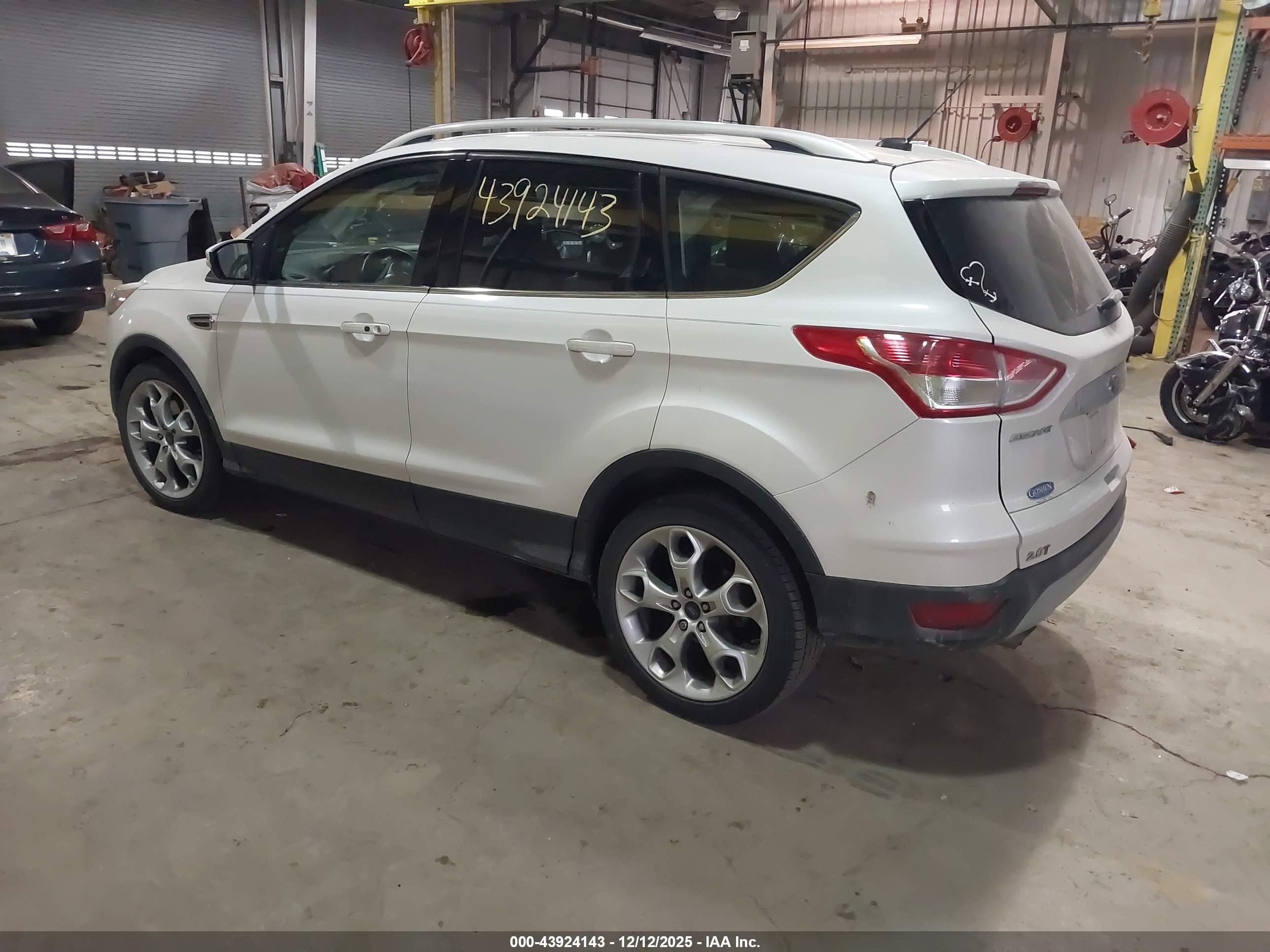 FORD ESCAPE image 3