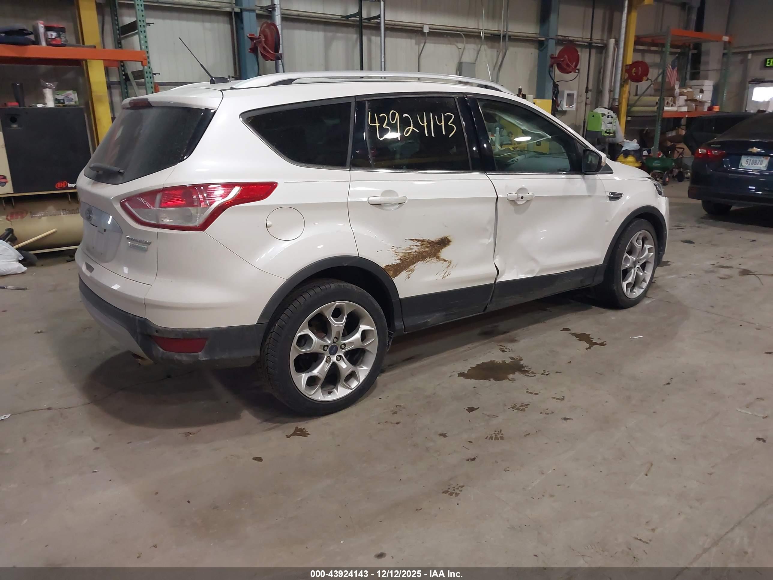 FORD ESCAPE image 4