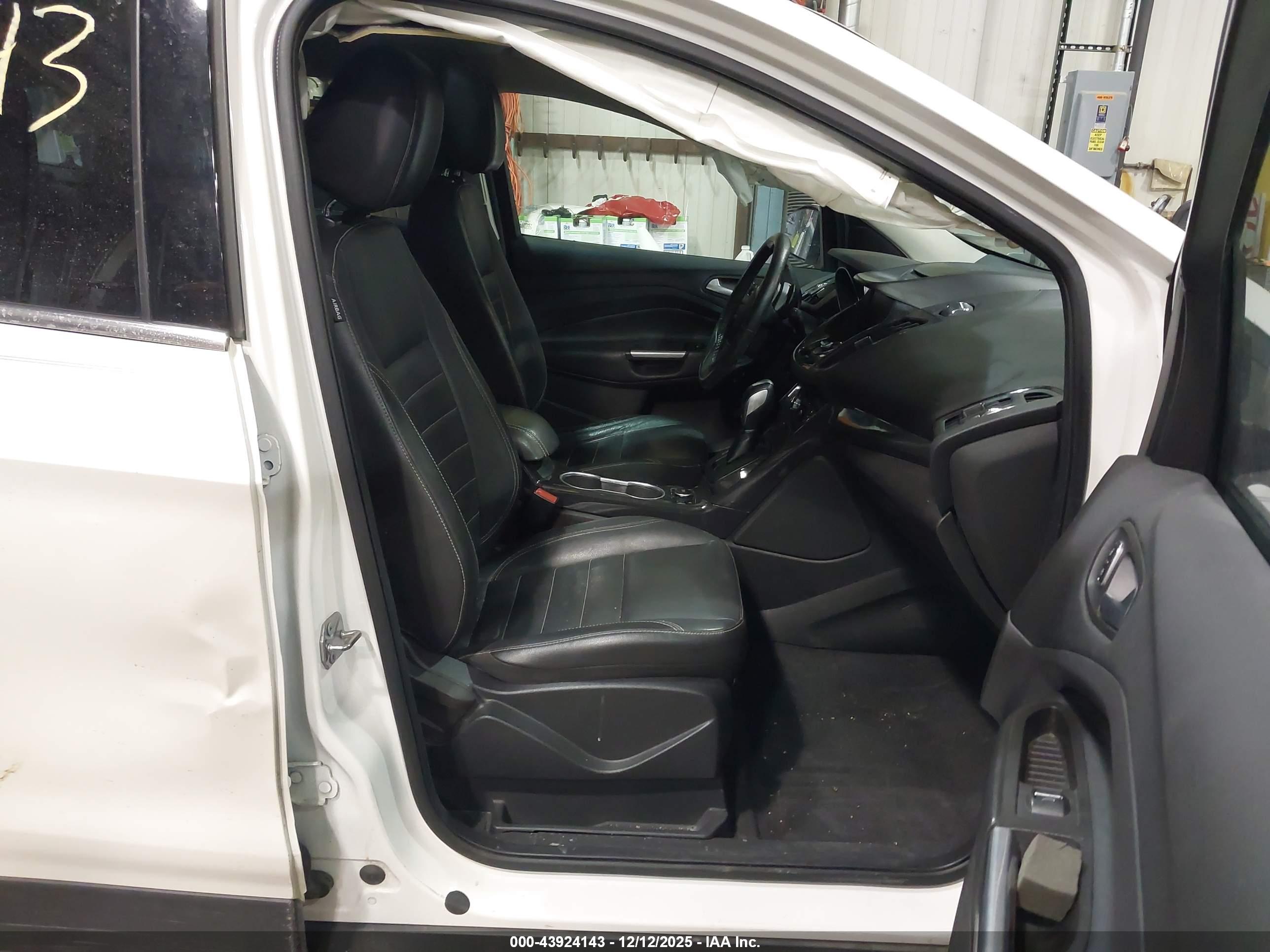 FORD ESCAPE image 5