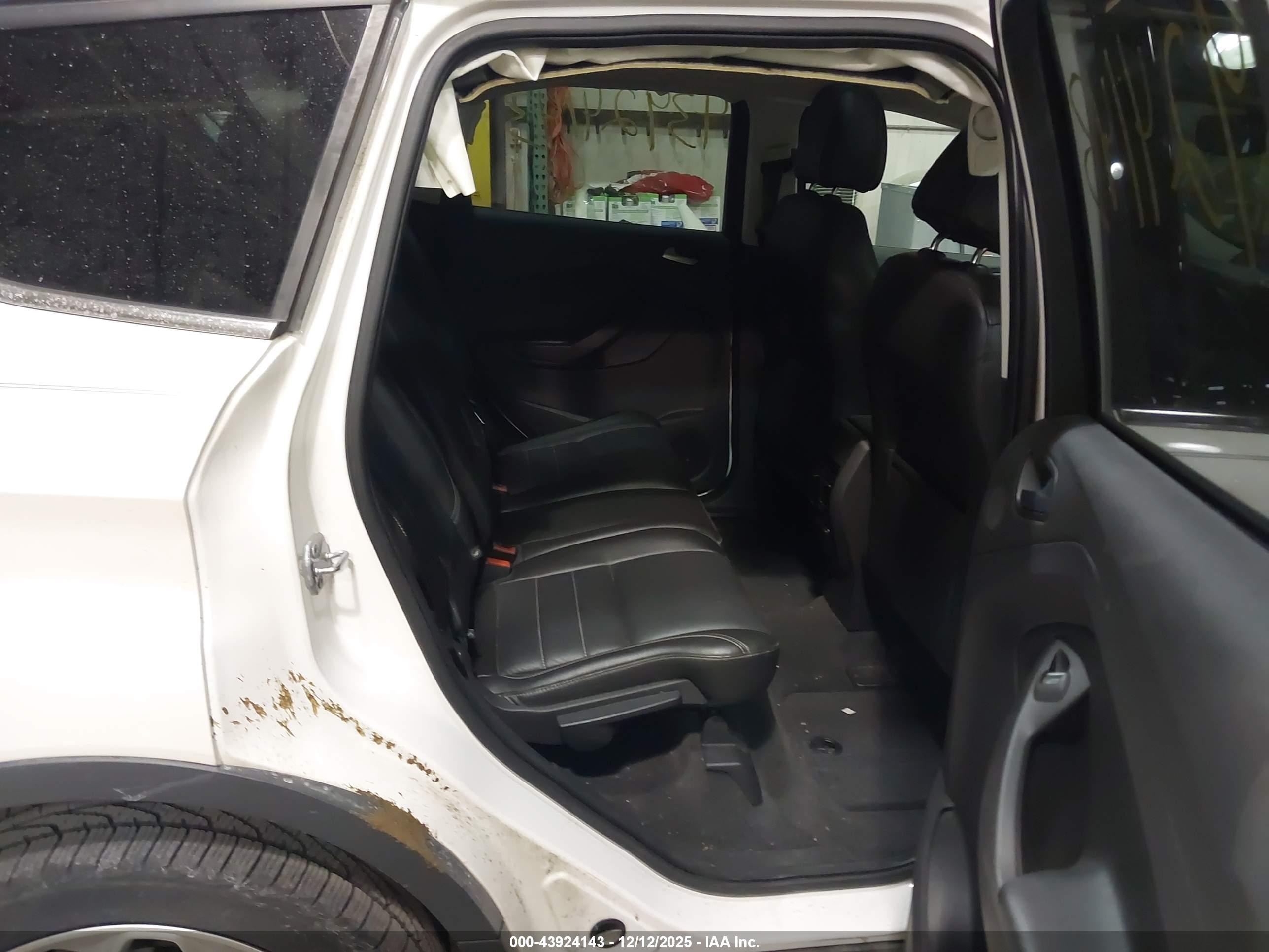 FORD ESCAPE image 8