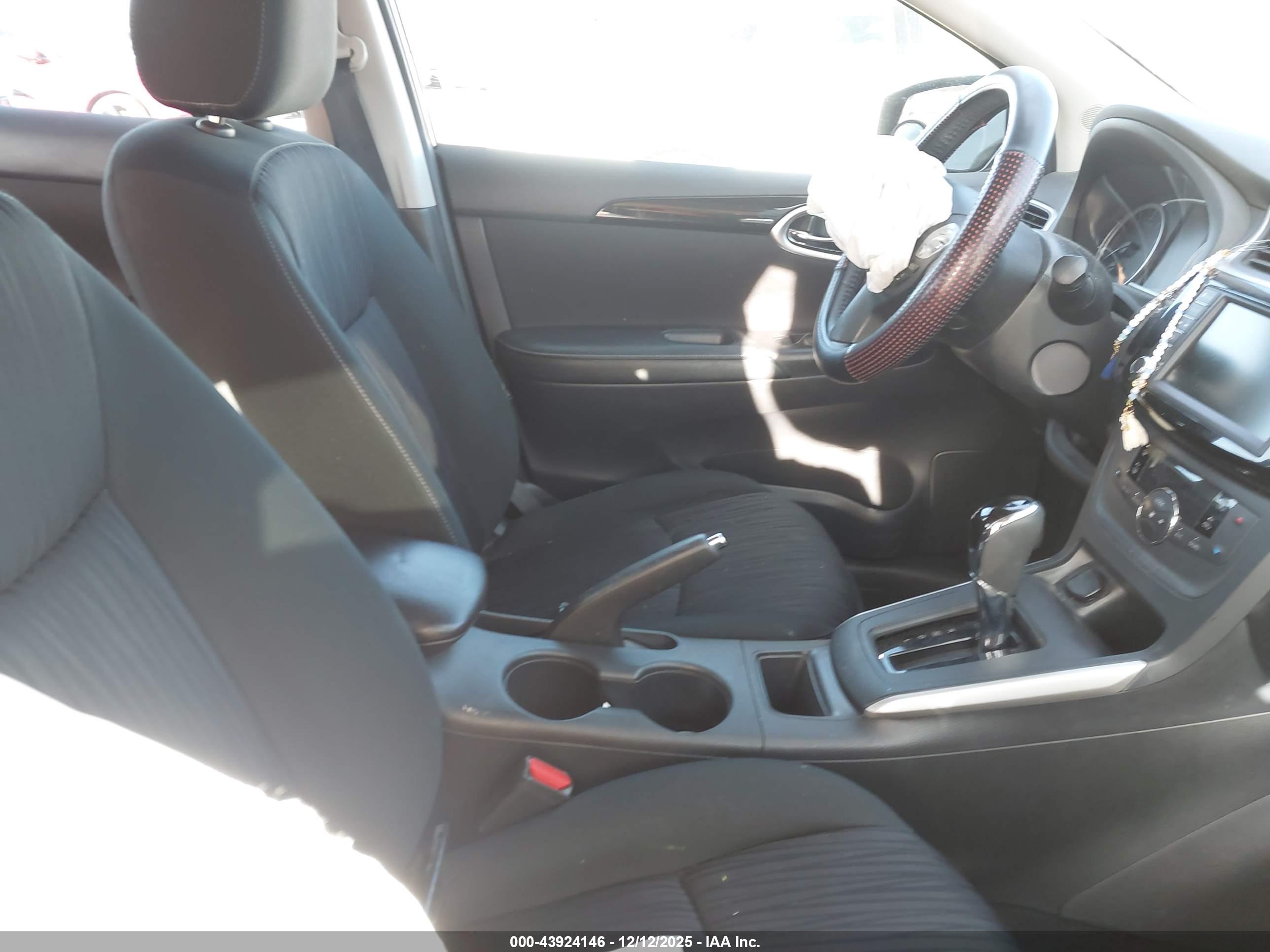 NISSAN SENTRA image 5