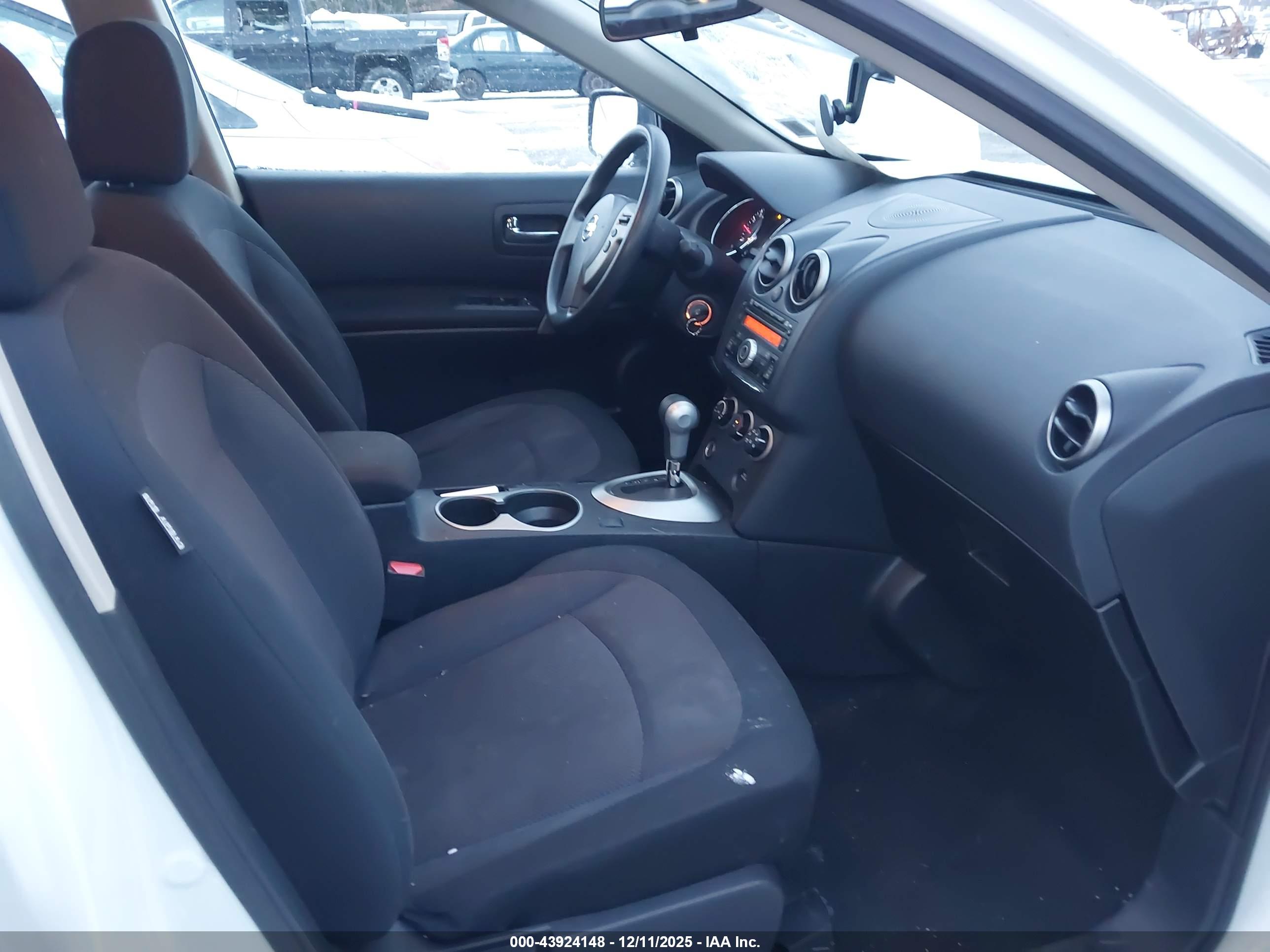 NISSAN ROGUE image 5