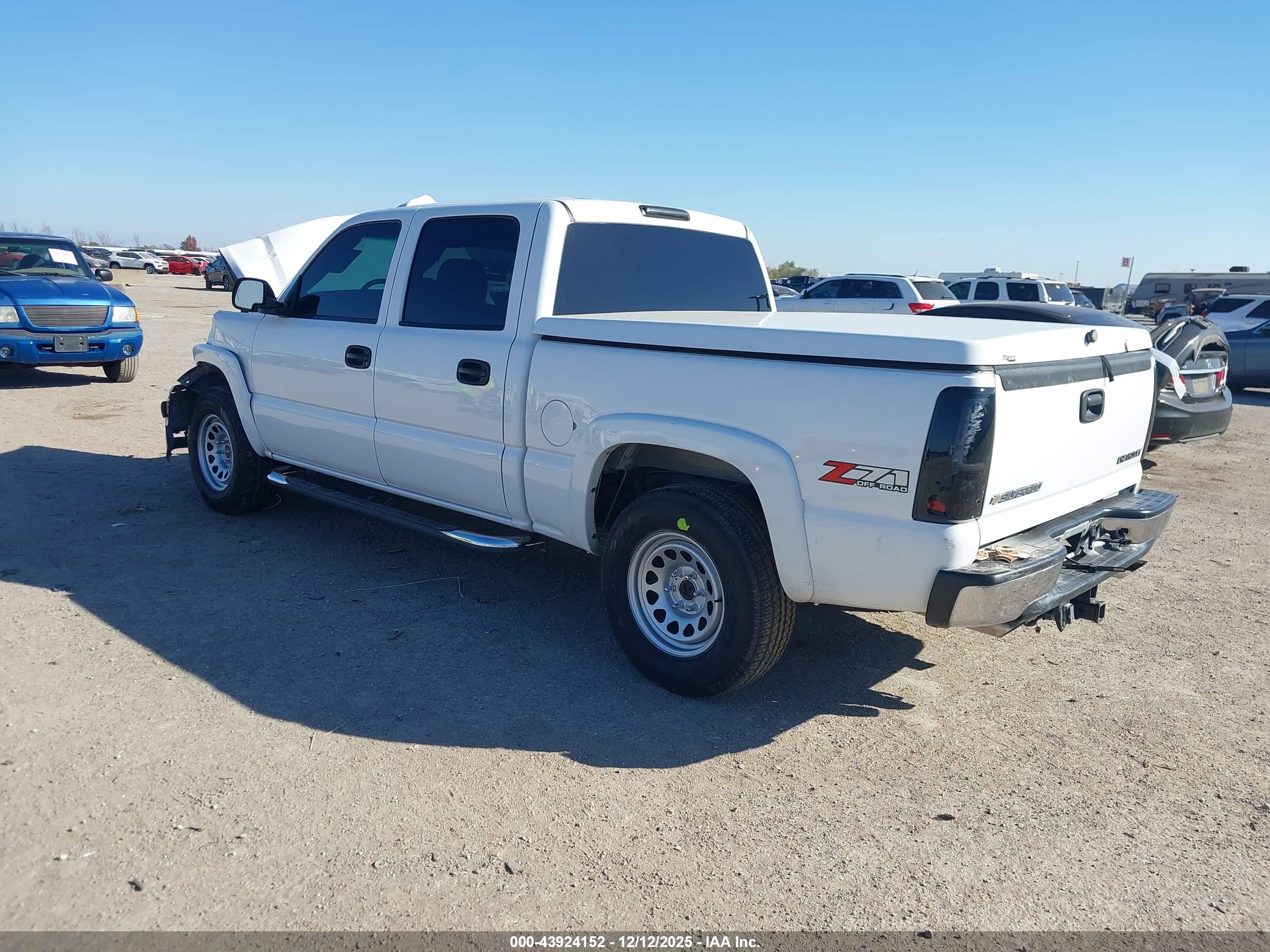 CHEVROLET SILVERADO image 3