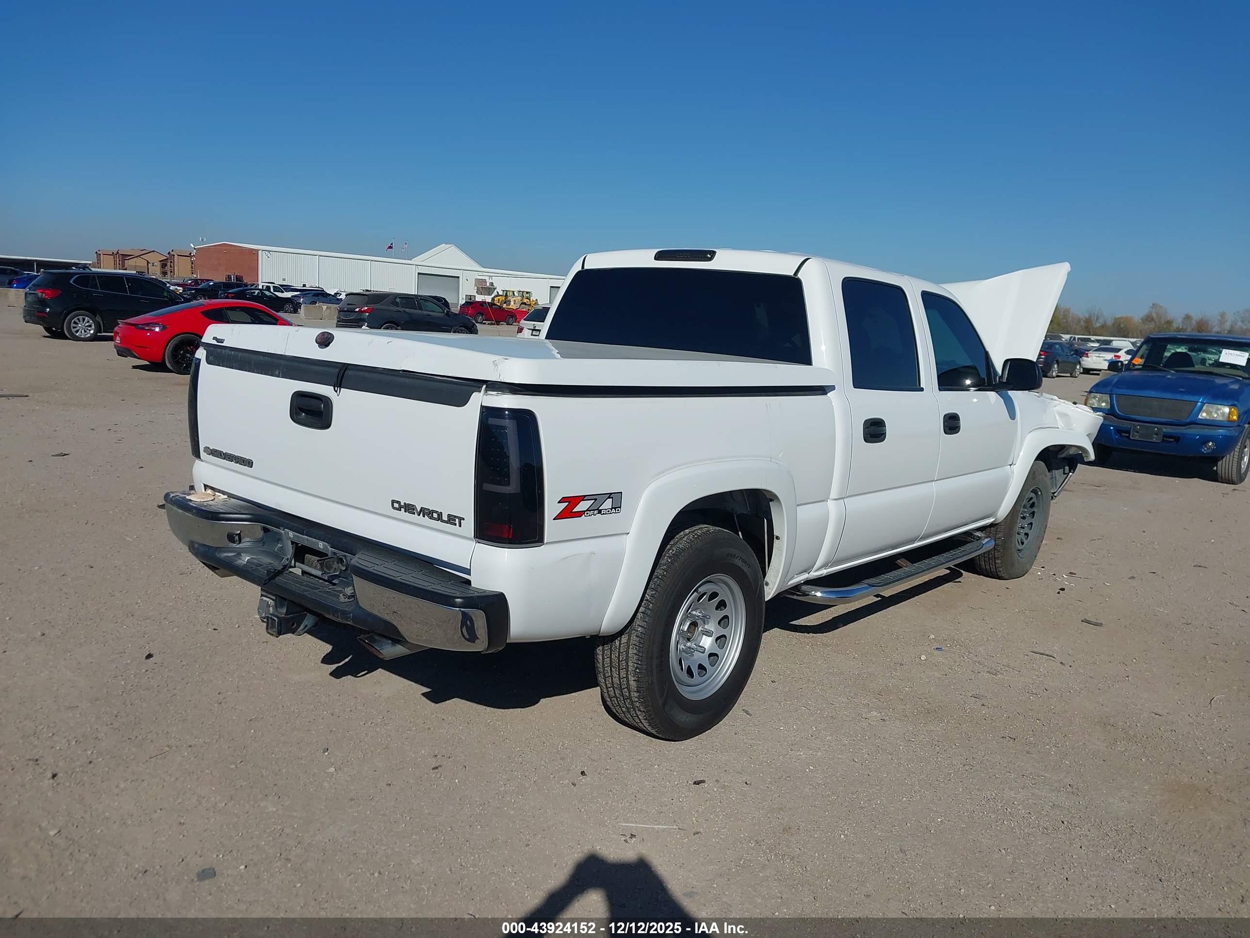 CHEVROLET SILVERADO image 4