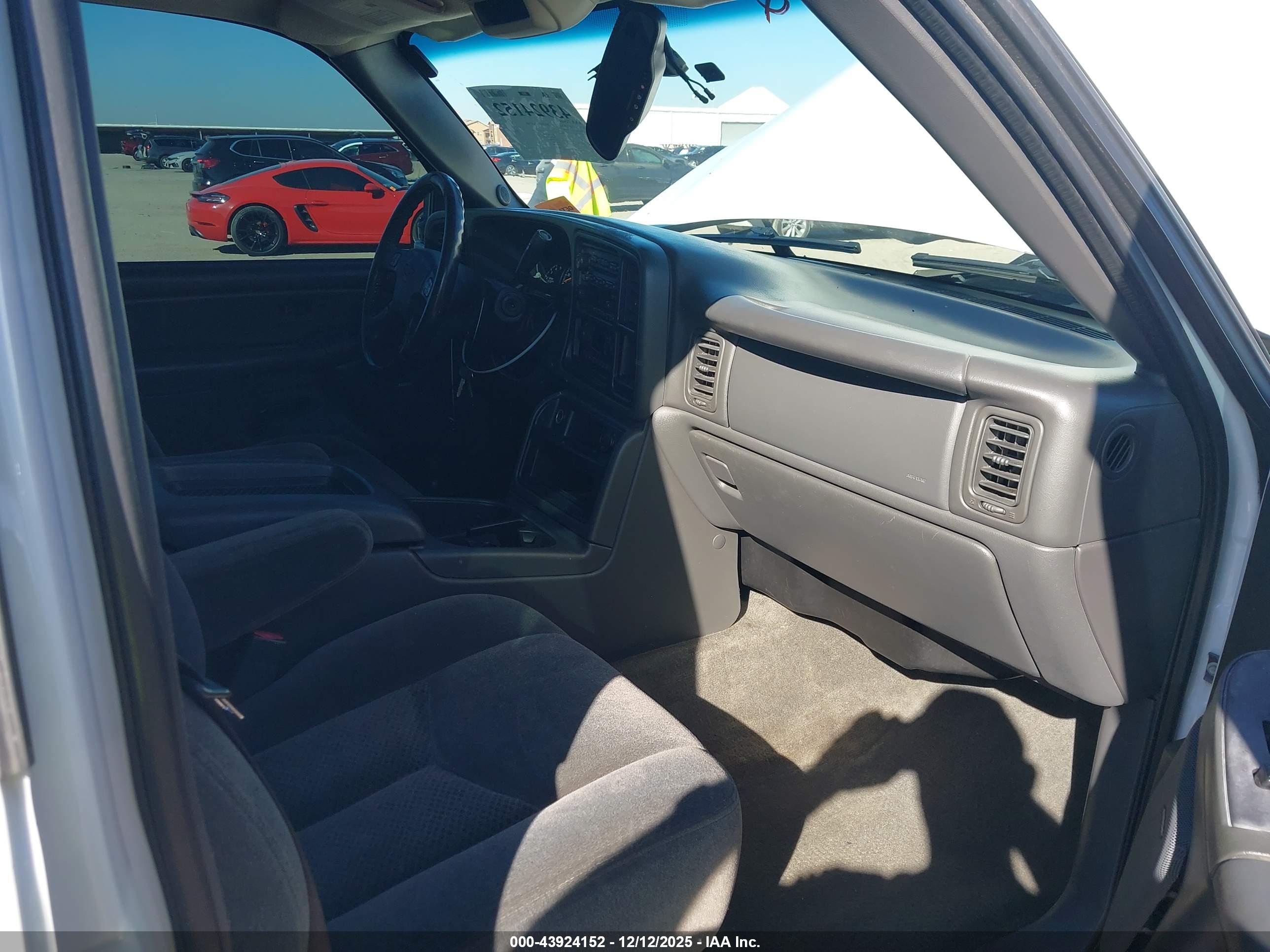 CHEVROLET SILVERADO image 5
