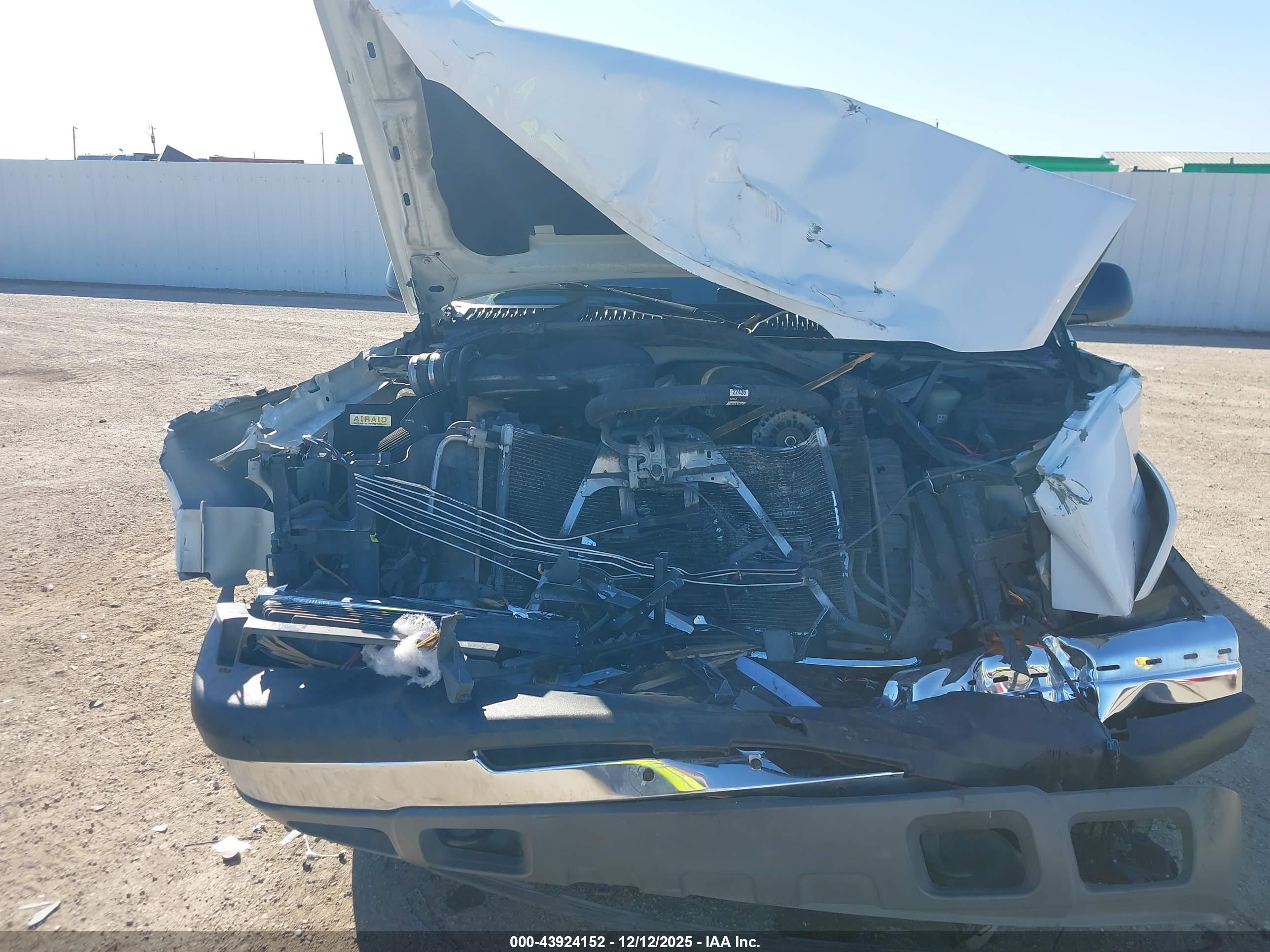 CHEVROLET SILVERADO image 6