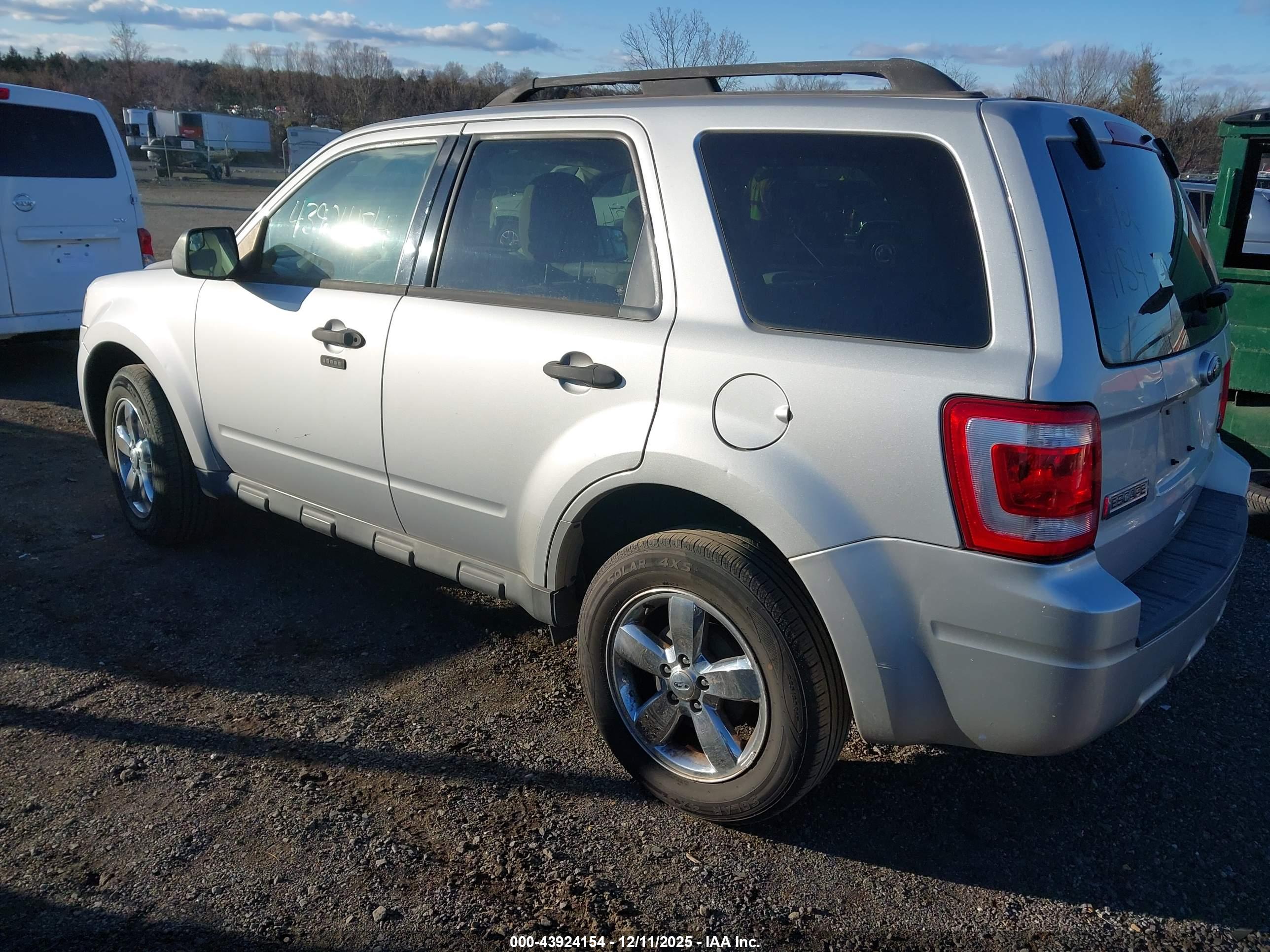 FORD ESCAPE image 3