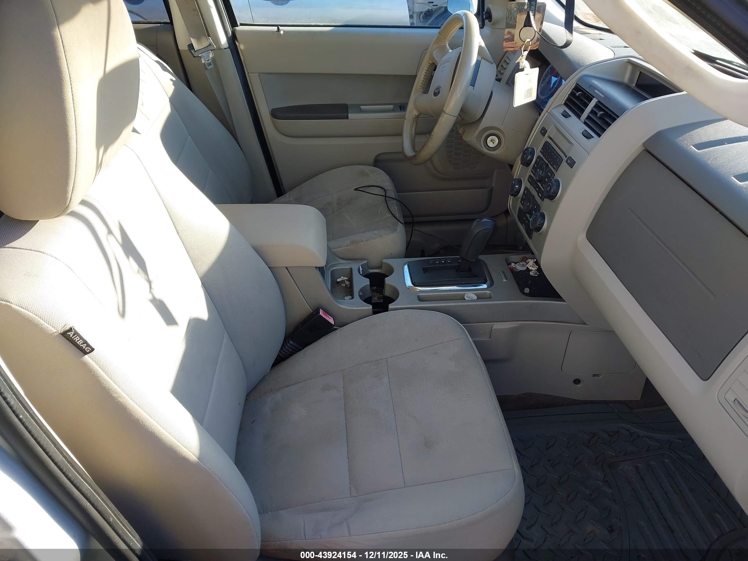 FORD ESCAPE image 5