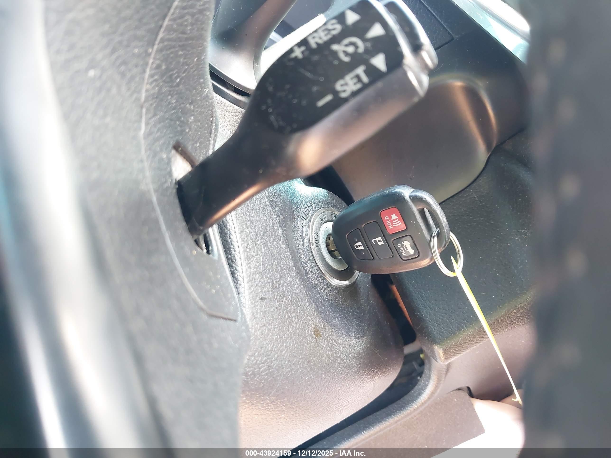 TOYOTA CAMRY image 11