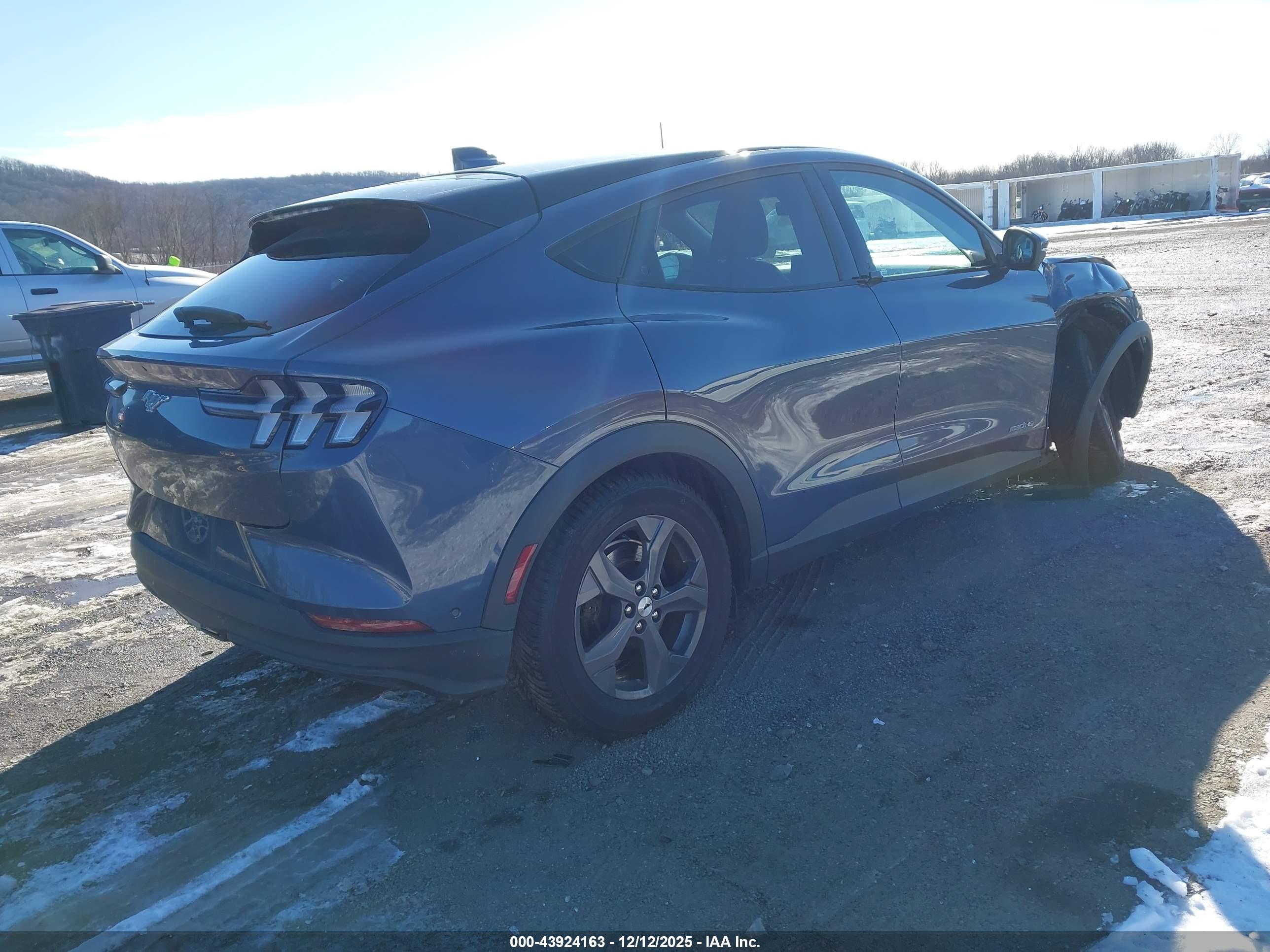 FORD MUSTANG image 4