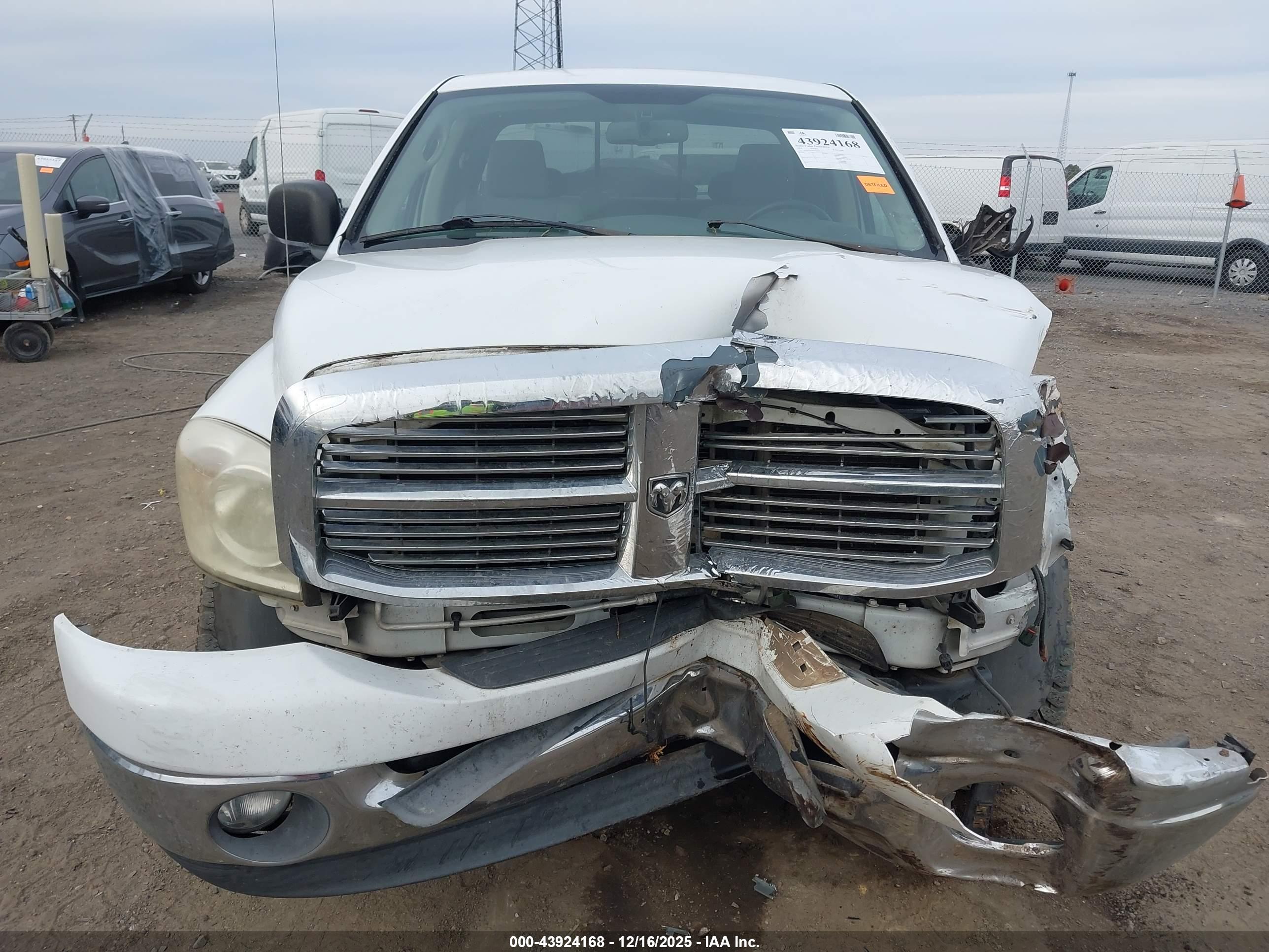 DODGE RAM image 6