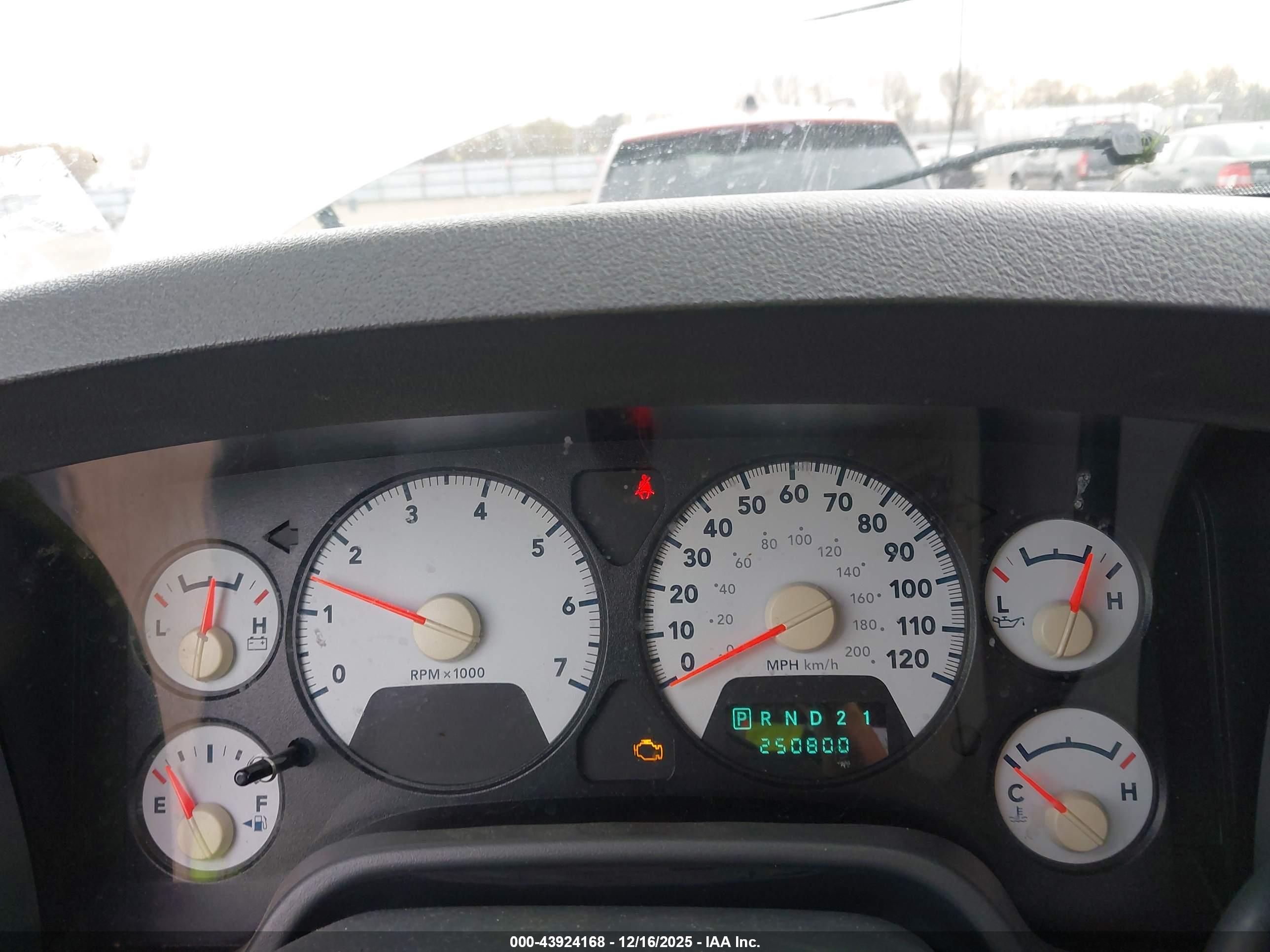 DODGE RAM image 7
