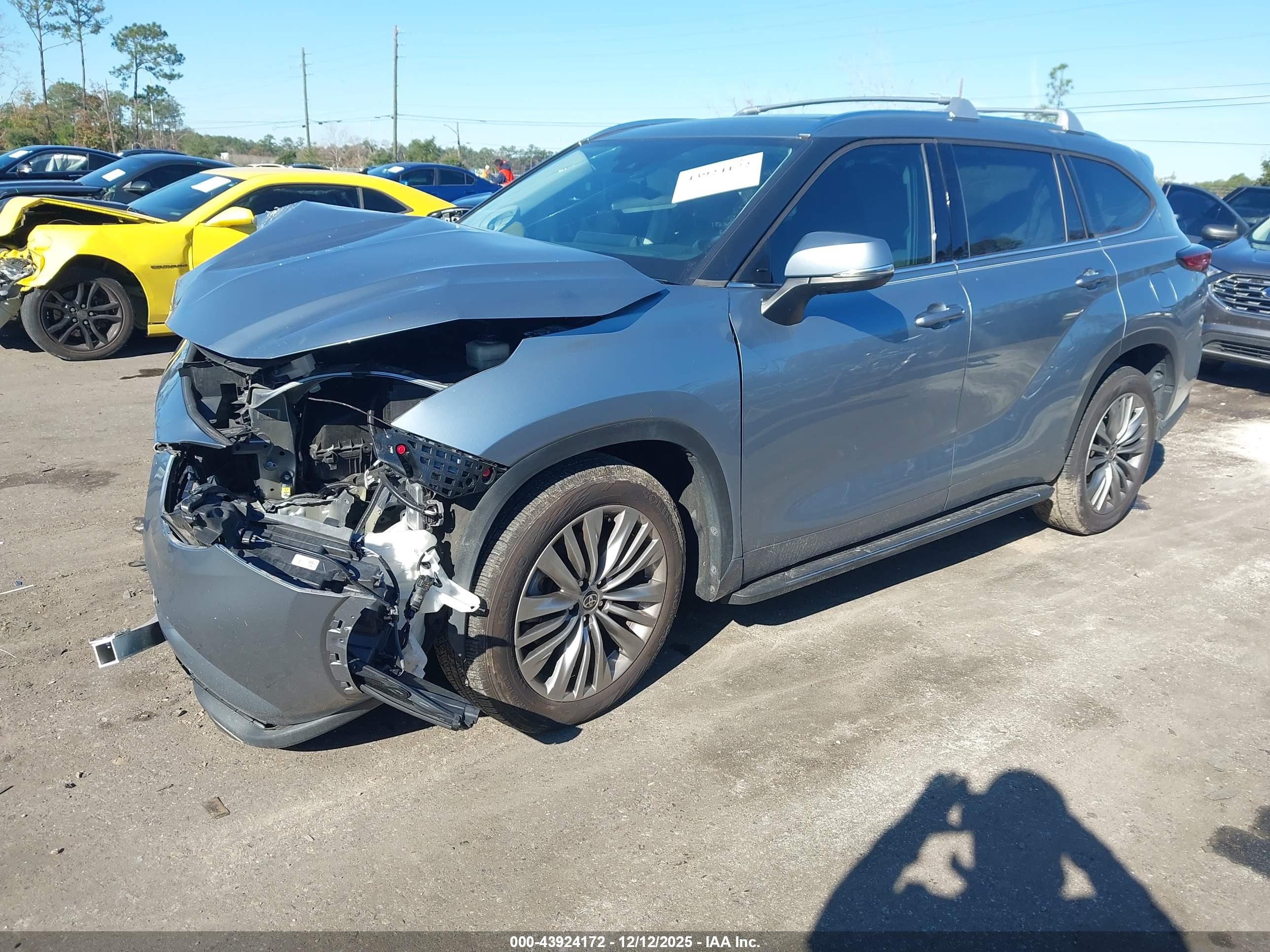 TOYOTA HIGHLANDER image 2