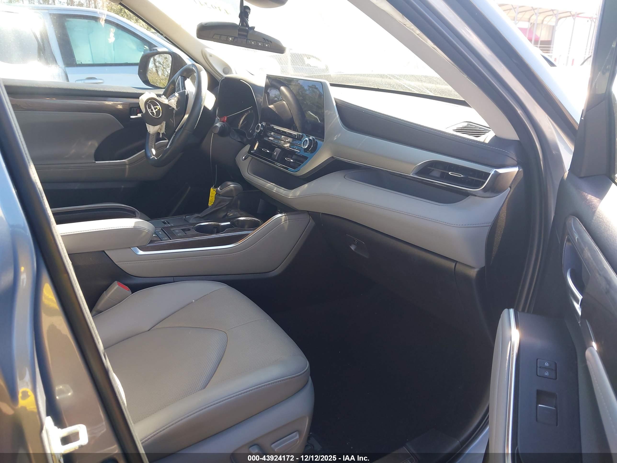 TOYOTA HIGHLANDER image 5