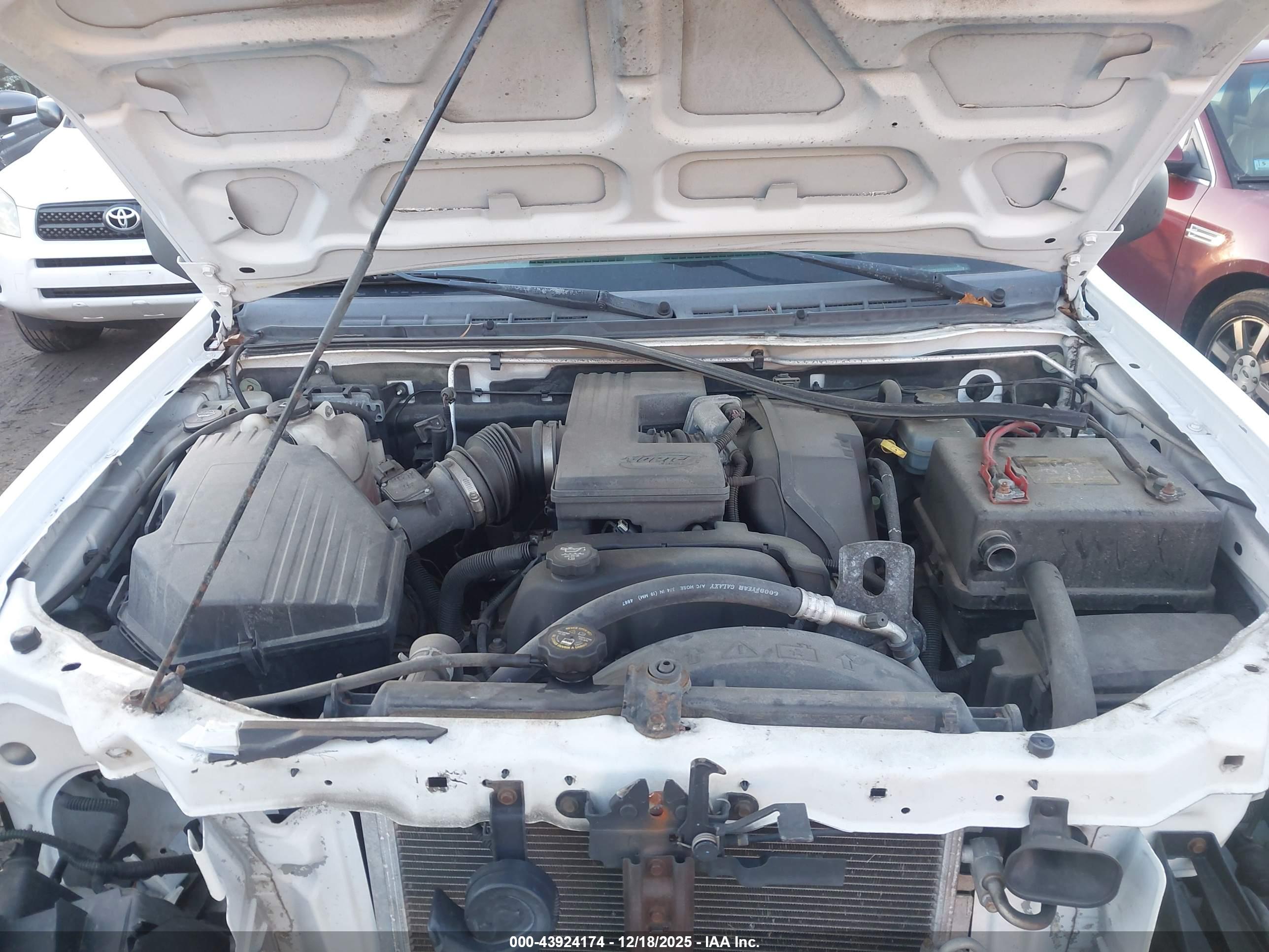 CHEVROLET COLORADO image 10