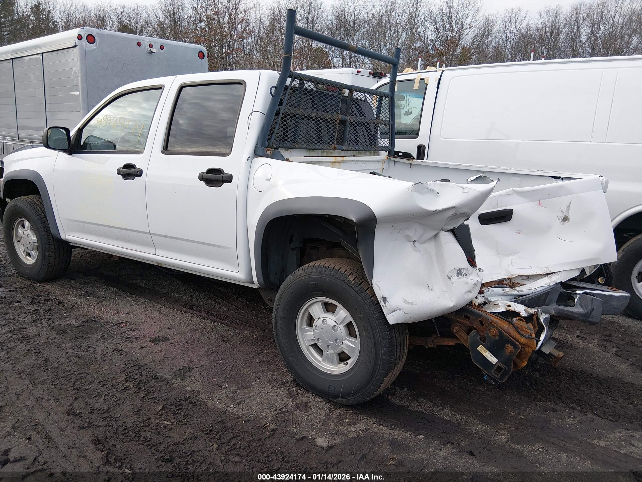 CHEVROLET COLORADO image 3