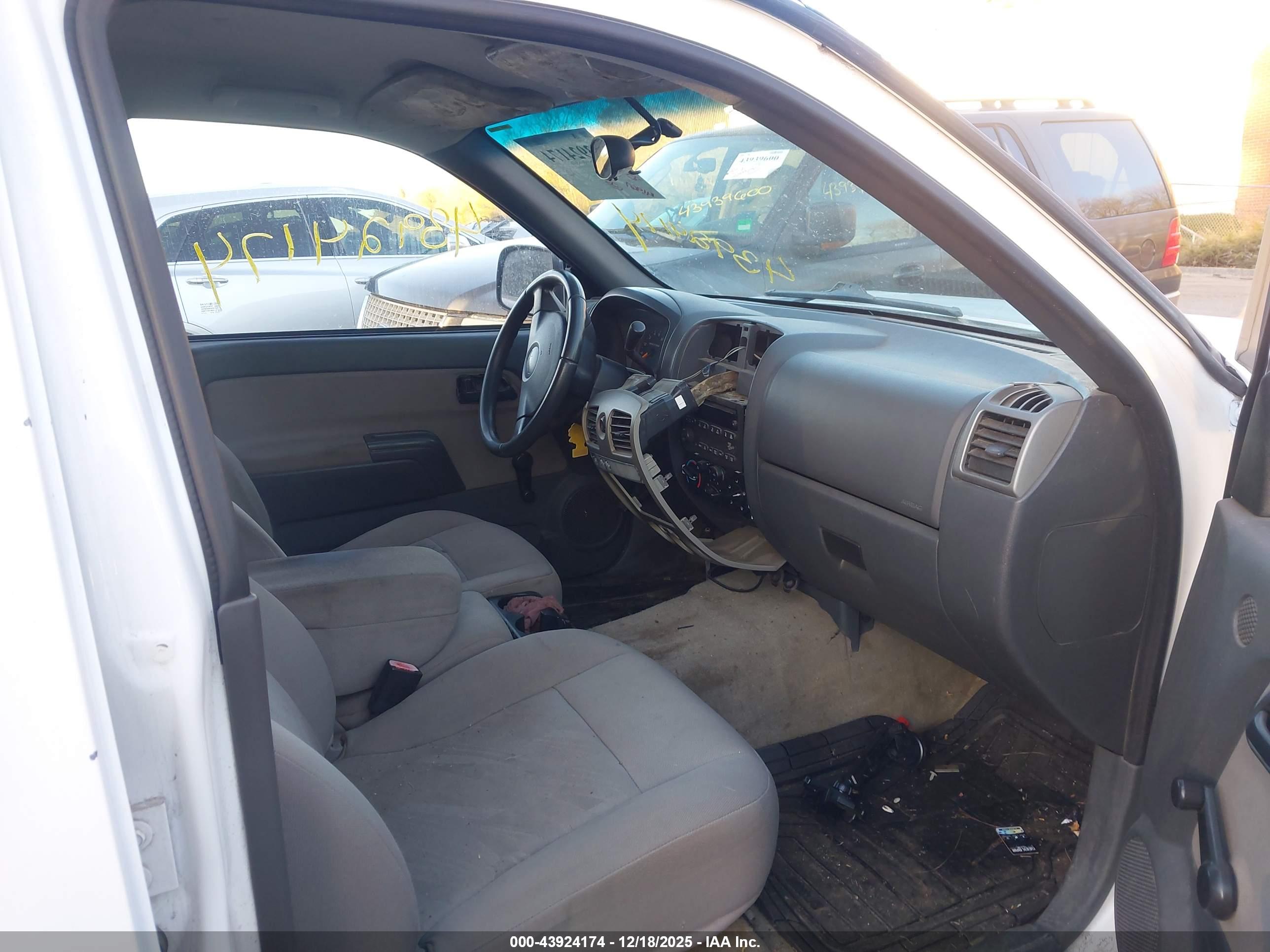 CHEVROLET COLORADO image 5