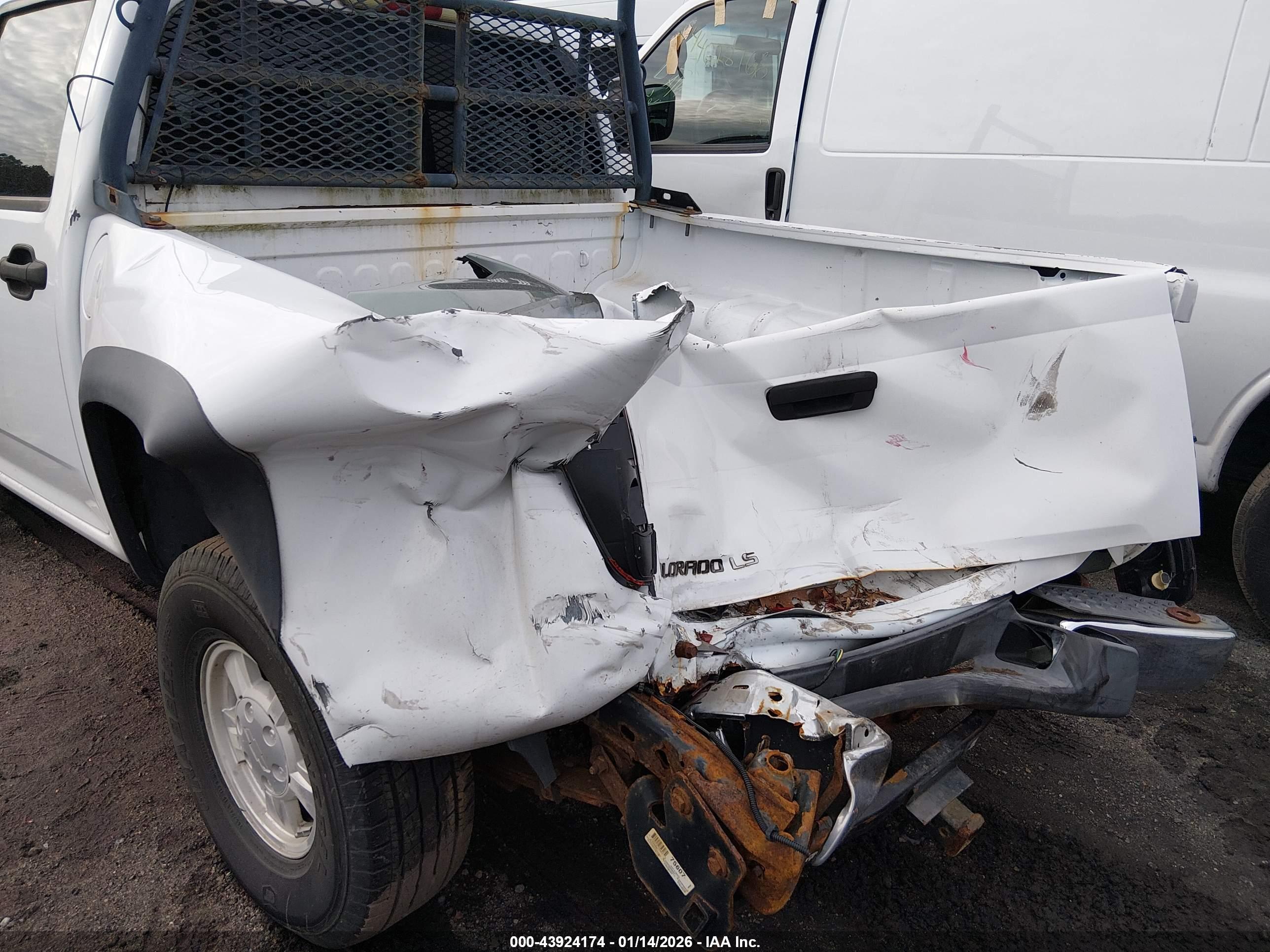 CHEVROLET COLORADO image 6