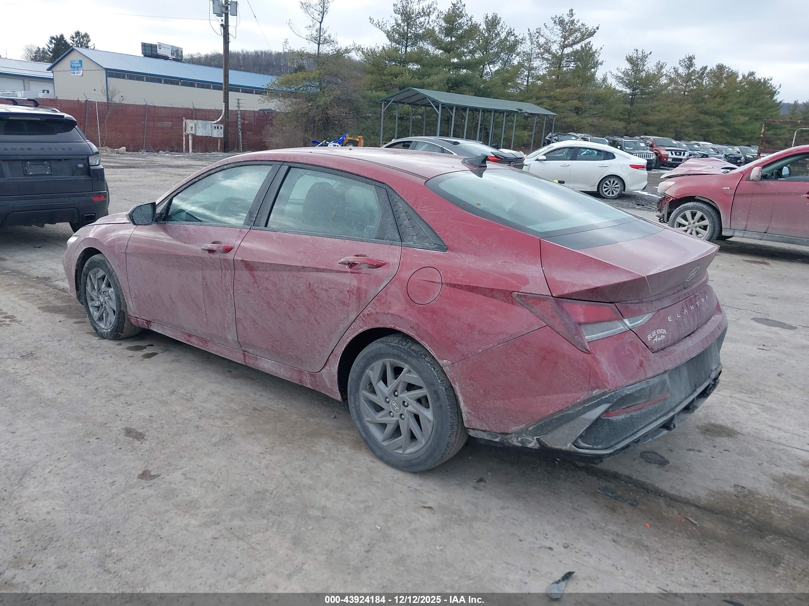 HYUNDAI ELANTRA image 3