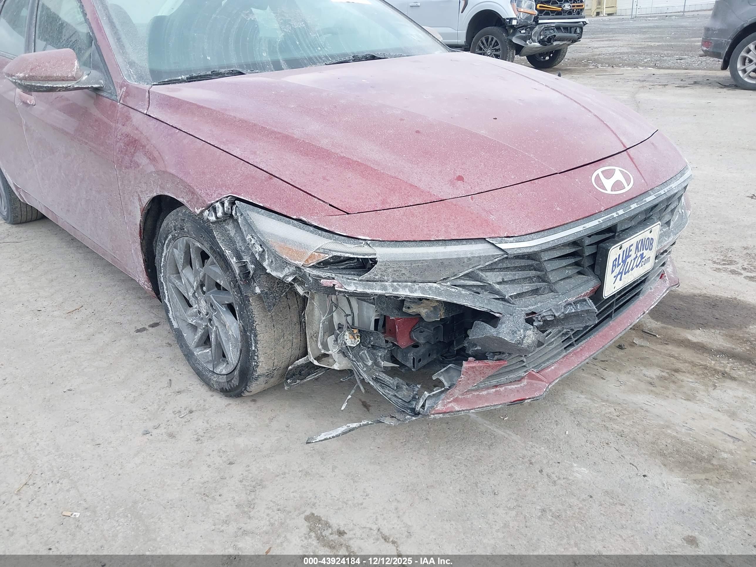 HYUNDAI ELANTRA image 6