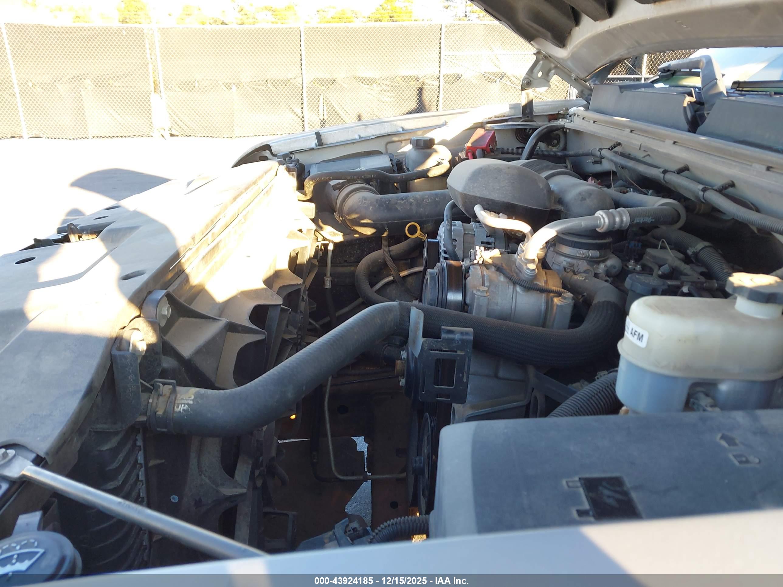 CHEVROLET SILVERADO image 10