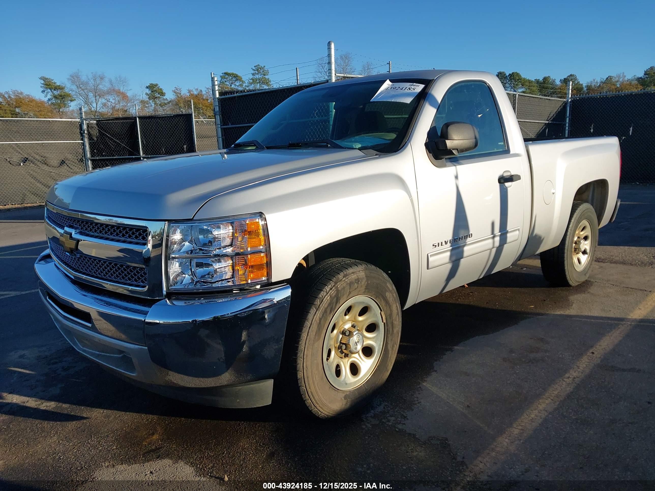 CHEVROLET SILVERADO image 2
