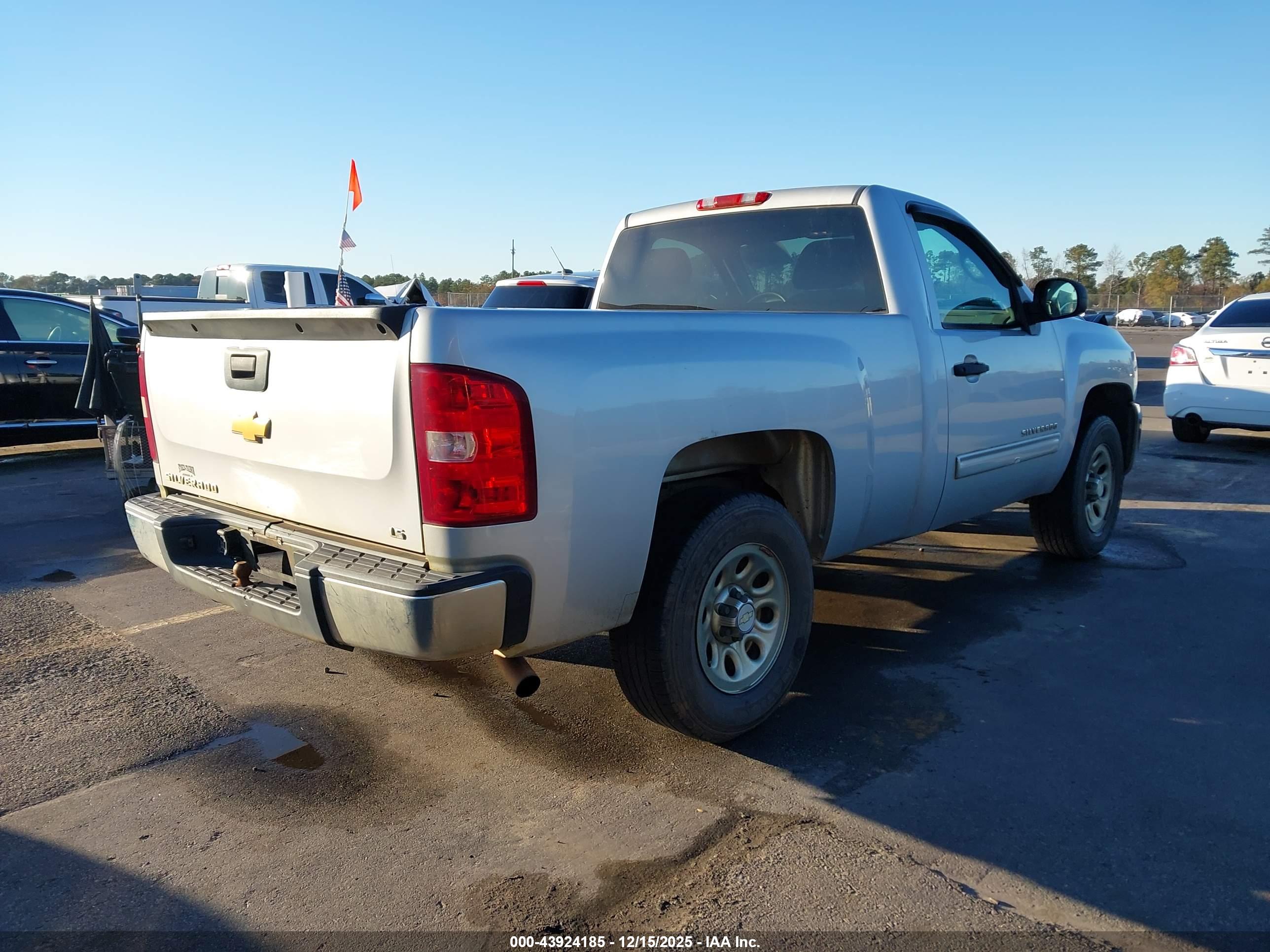CHEVROLET SILVERADO image 4