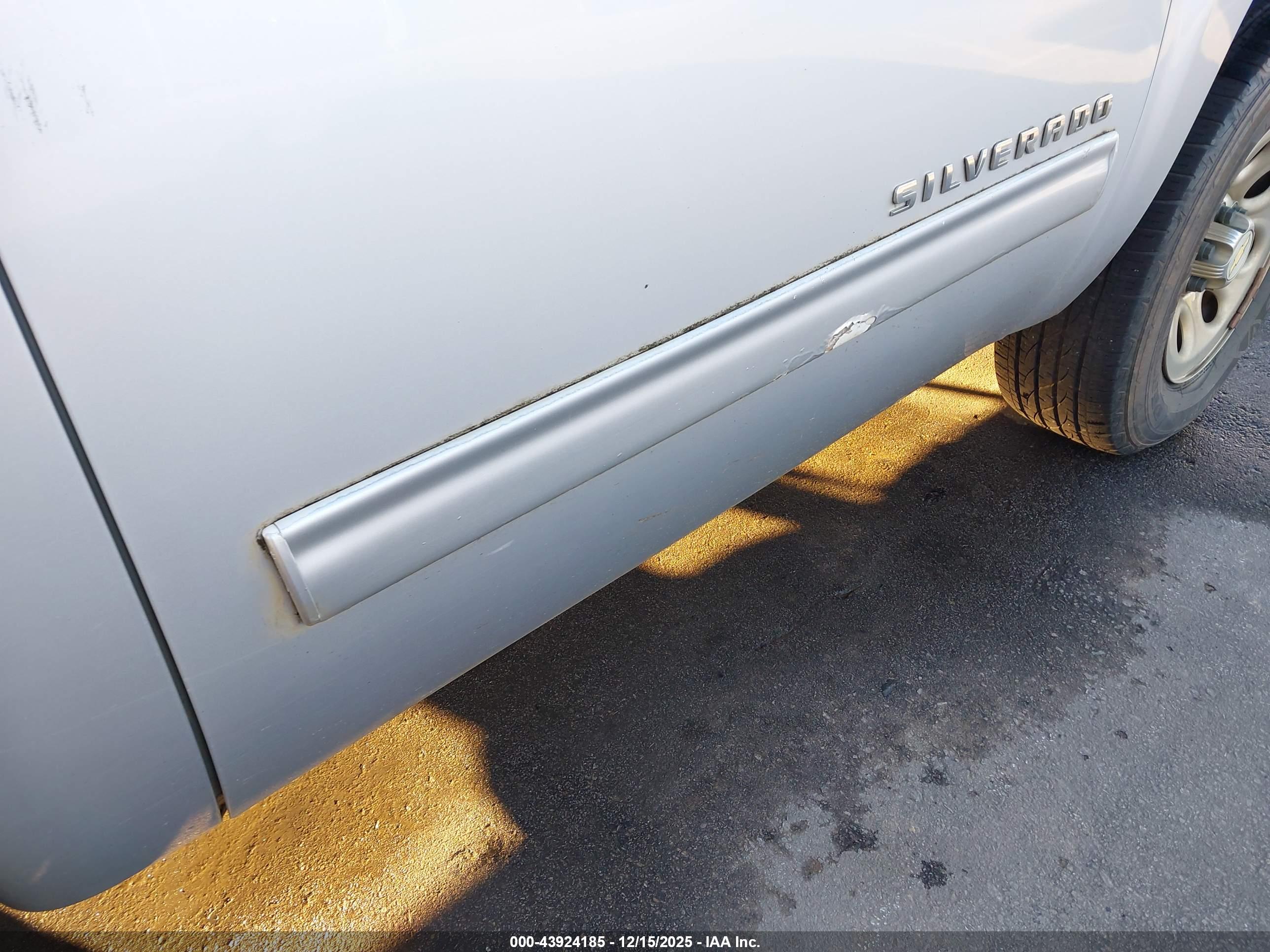 CHEVROLET SILVERADO image 6