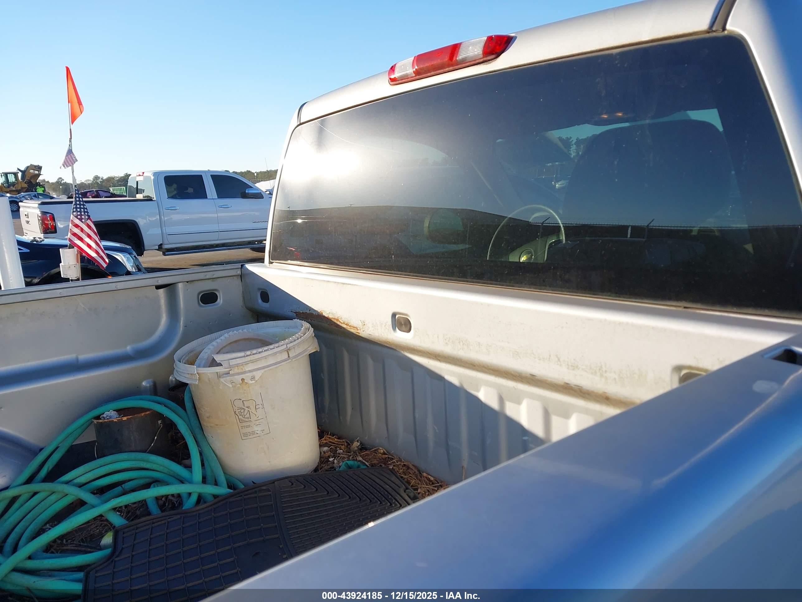 CHEVROLET SILVERADO image 8