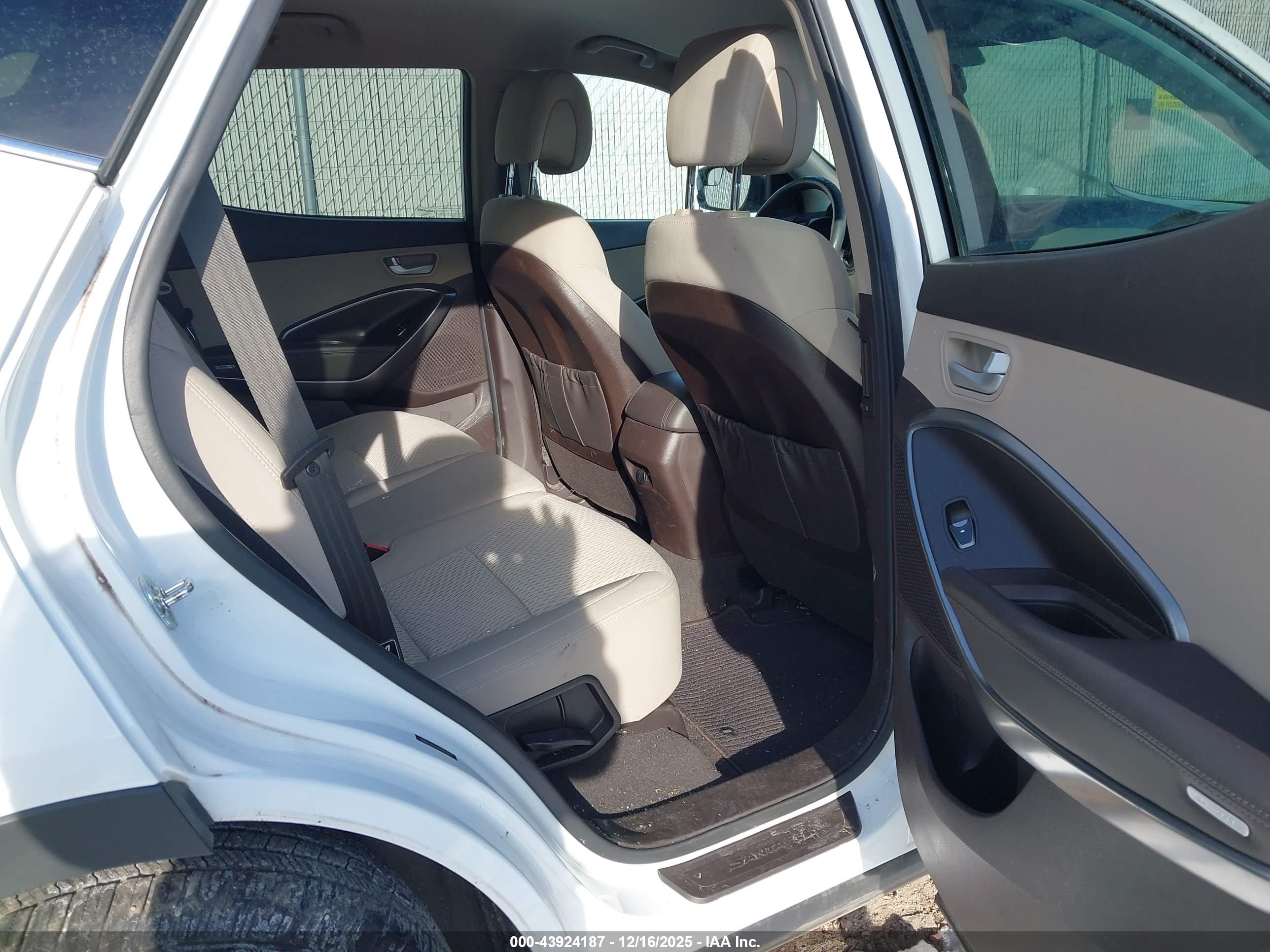 HYUNDAI SANTA image 8