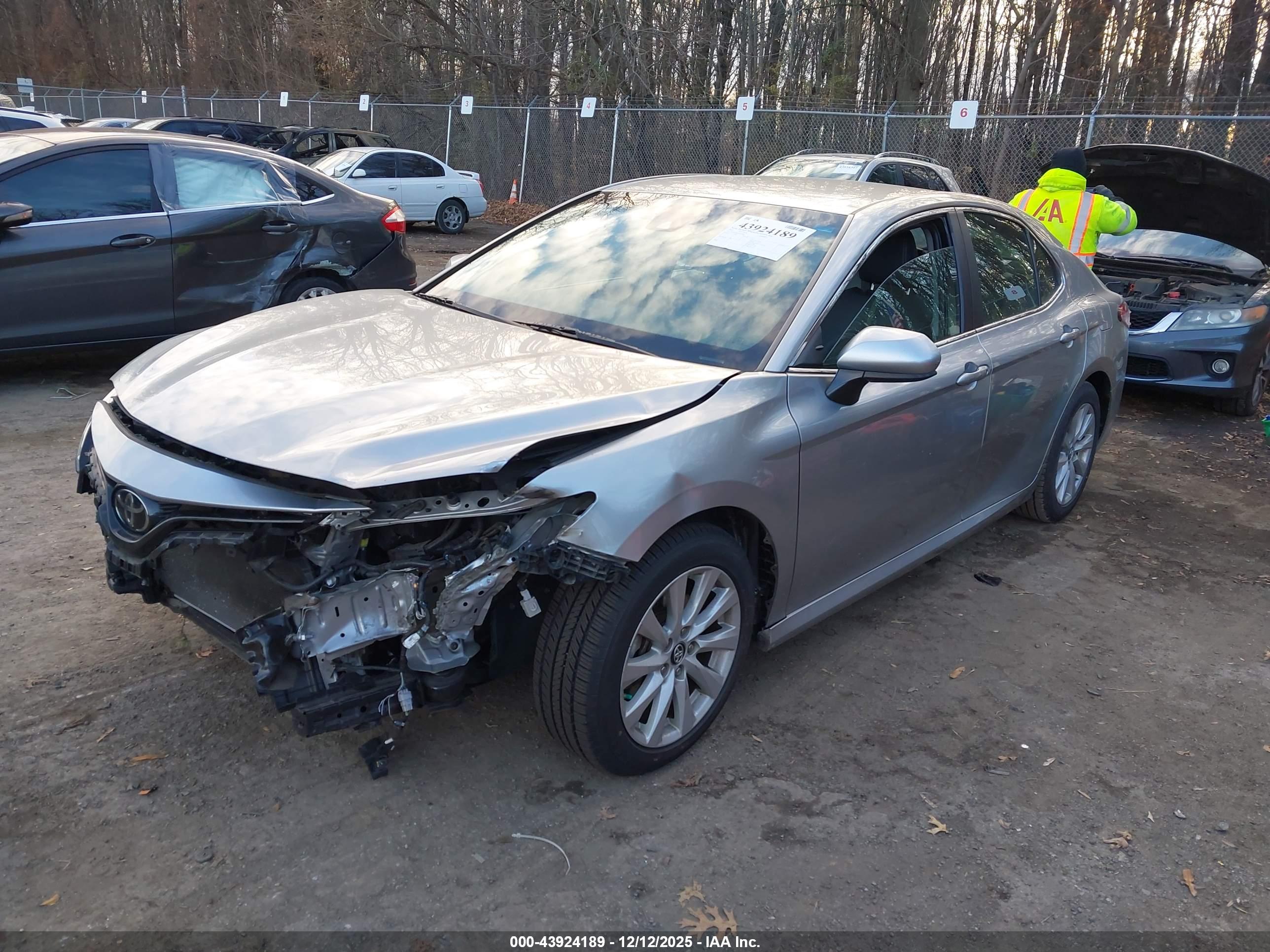 TOYOTA CAMRY image 2