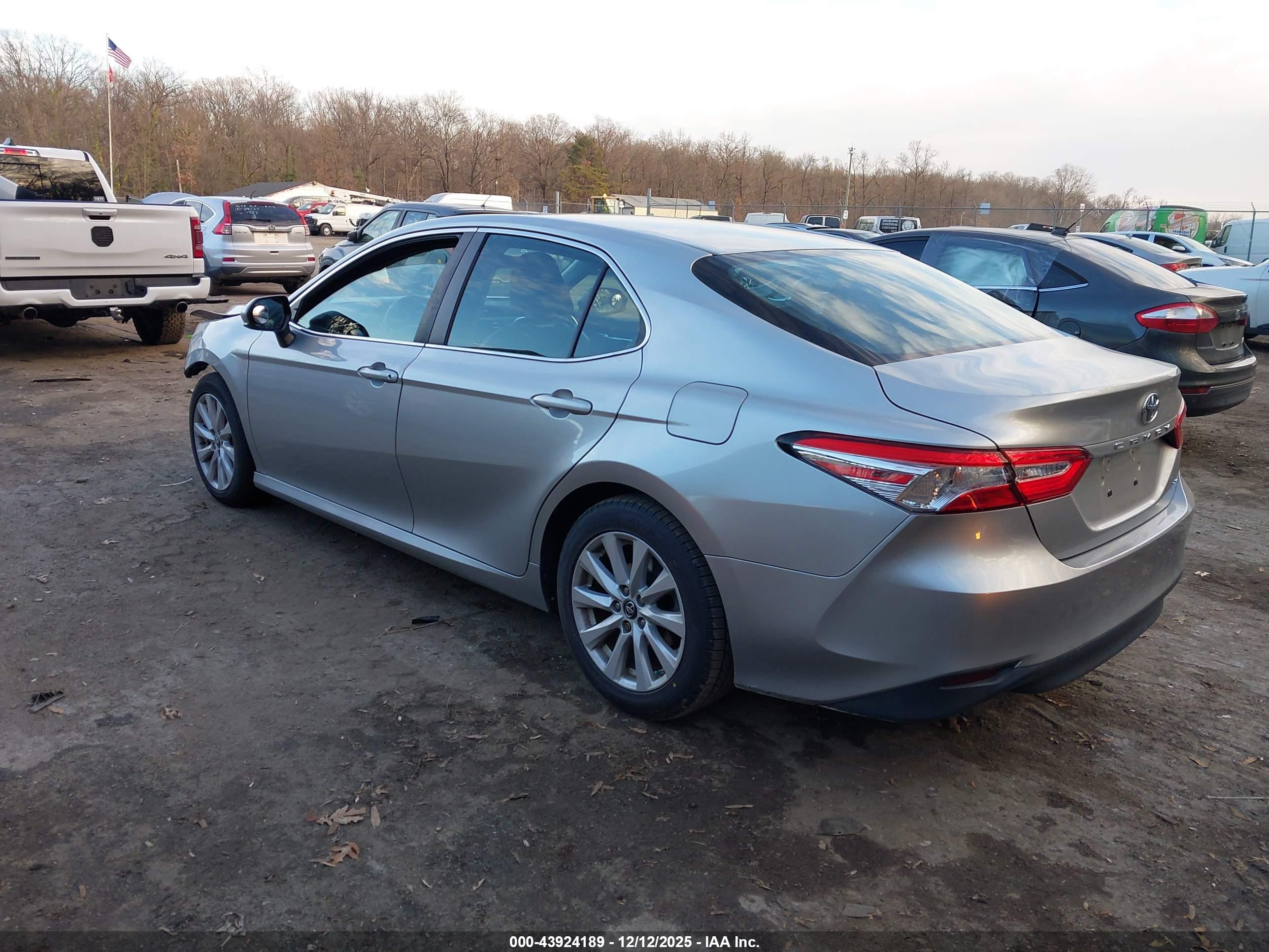 TOYOTA CAMRY image 3
