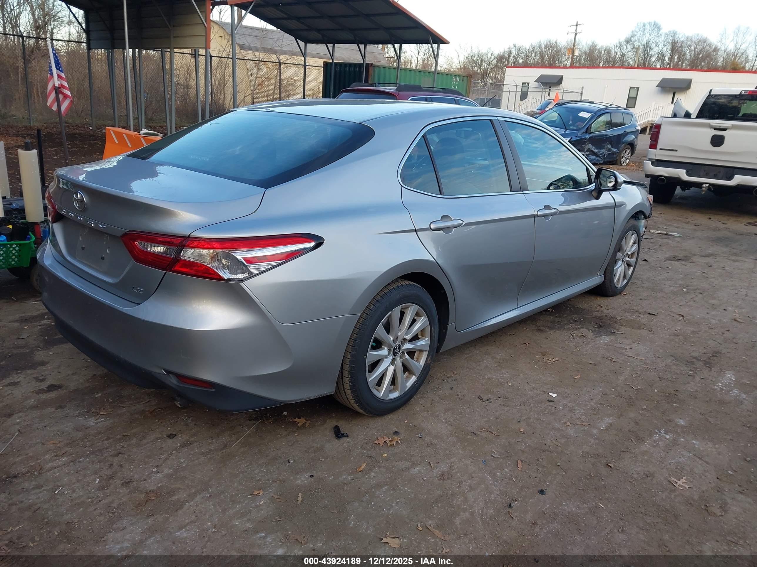 TOYOTA CAMRY image 4