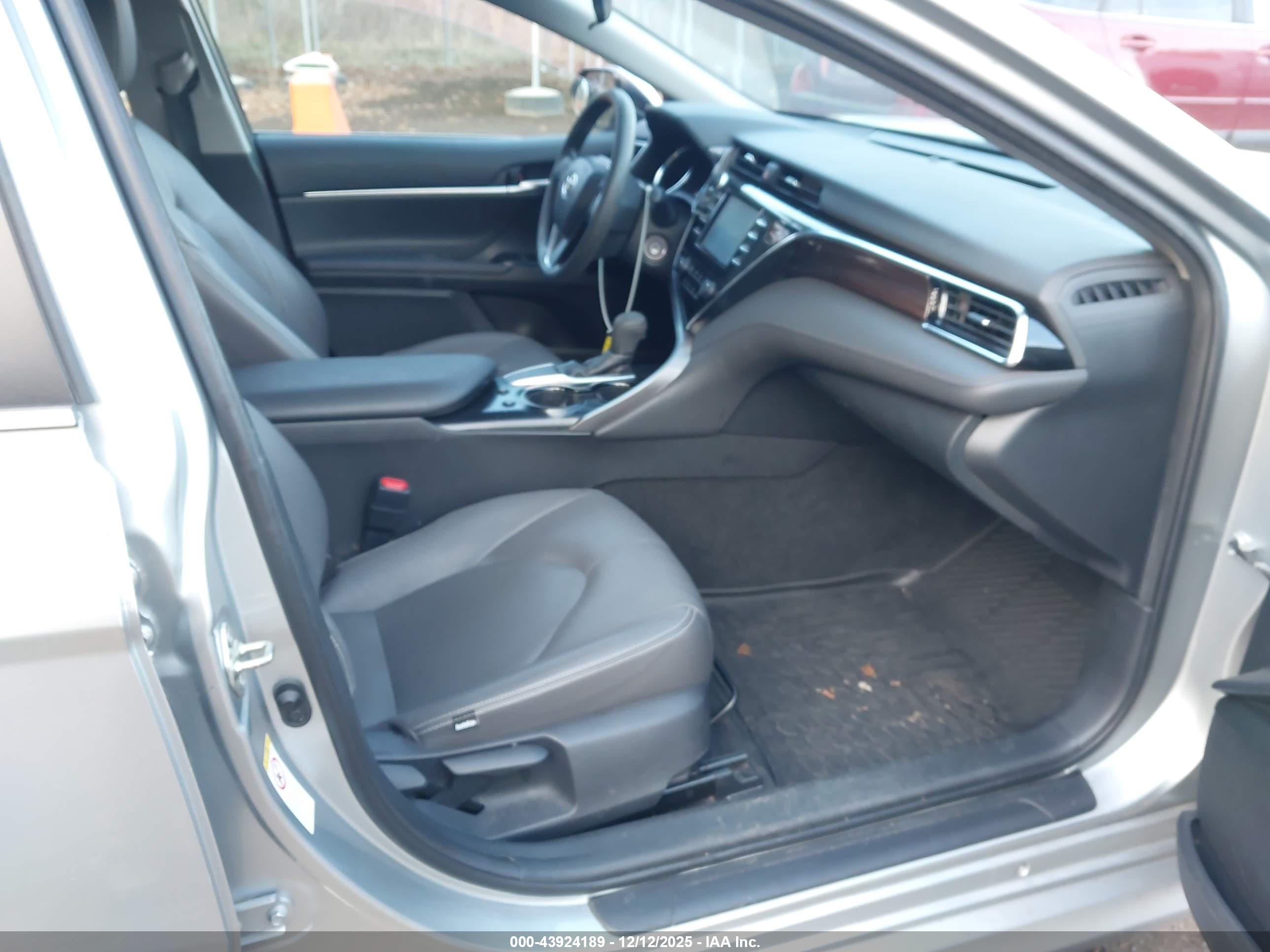 TOYOTA CAMRY image 5