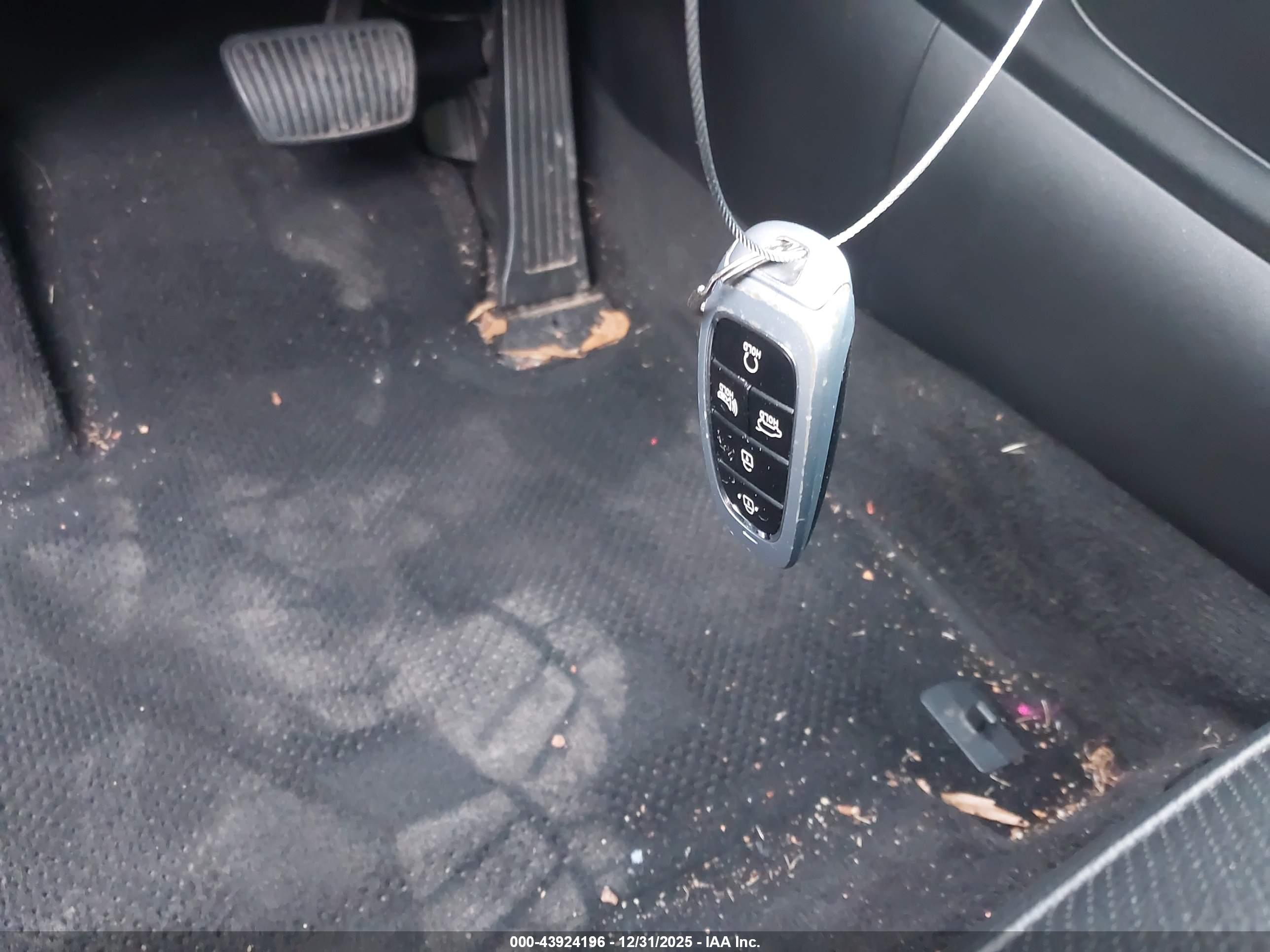 HYUNDAI TUCSON image 11