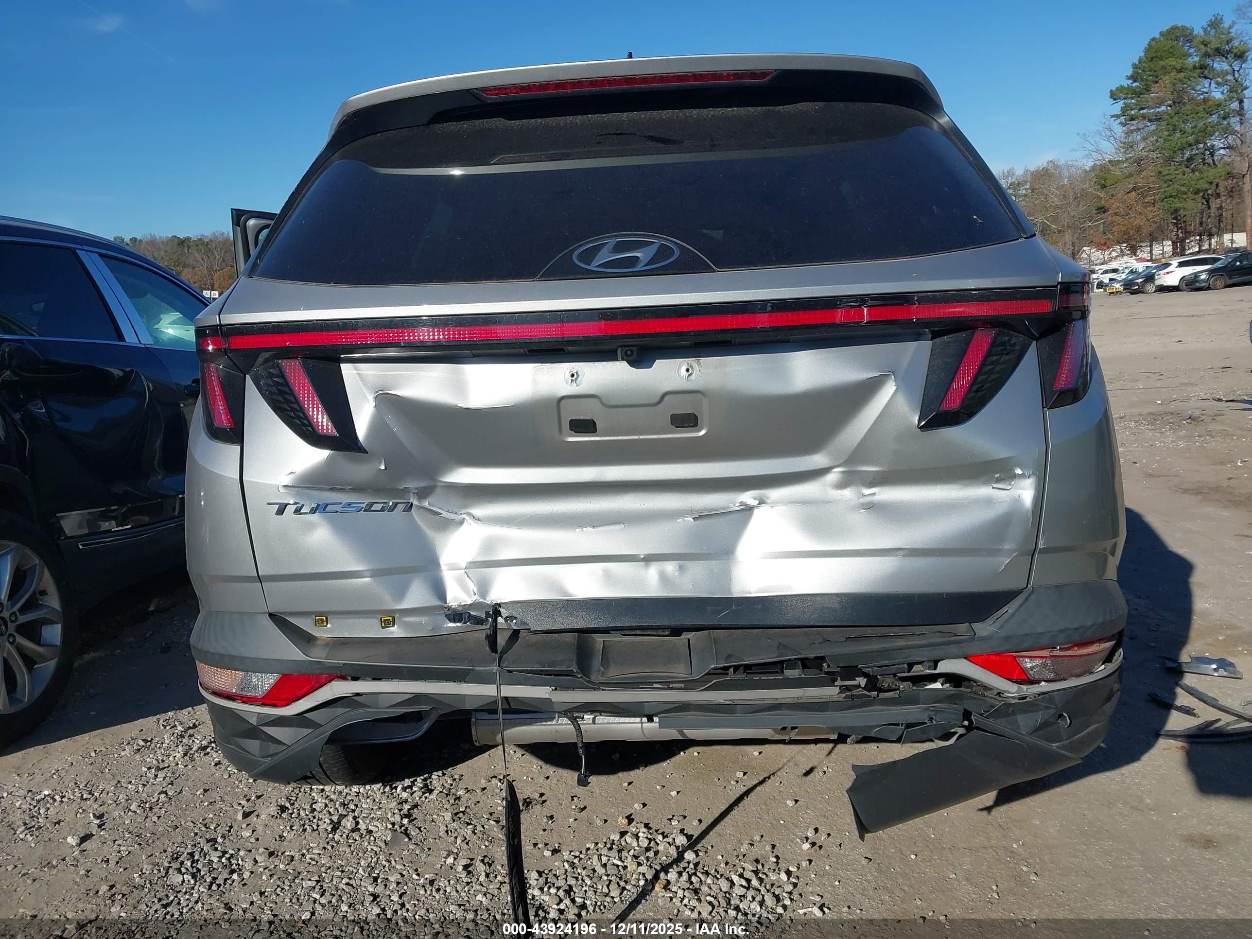 HYUNDAI TUCSON image 6