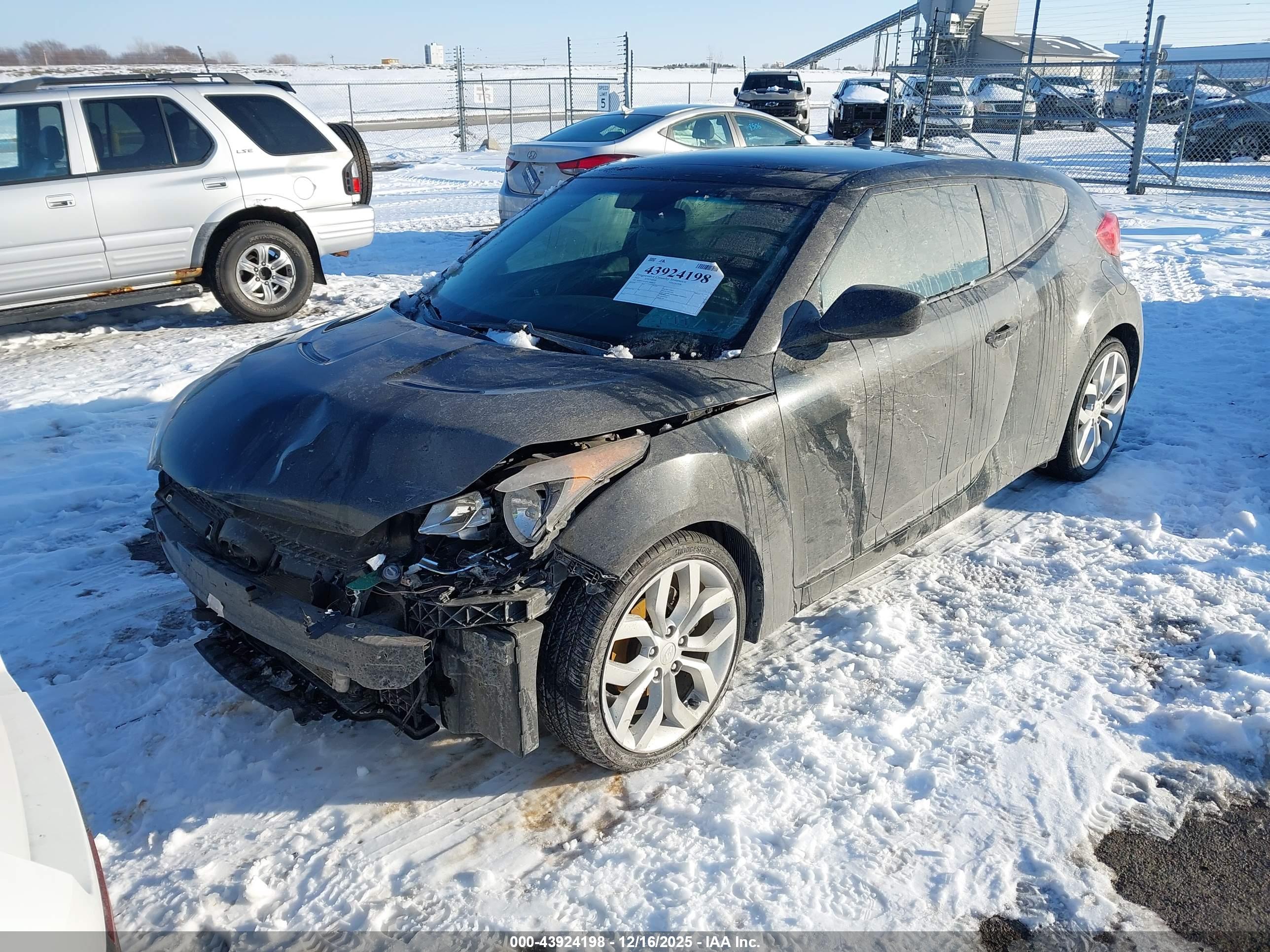 HYUNDAI VELOSTER image 2