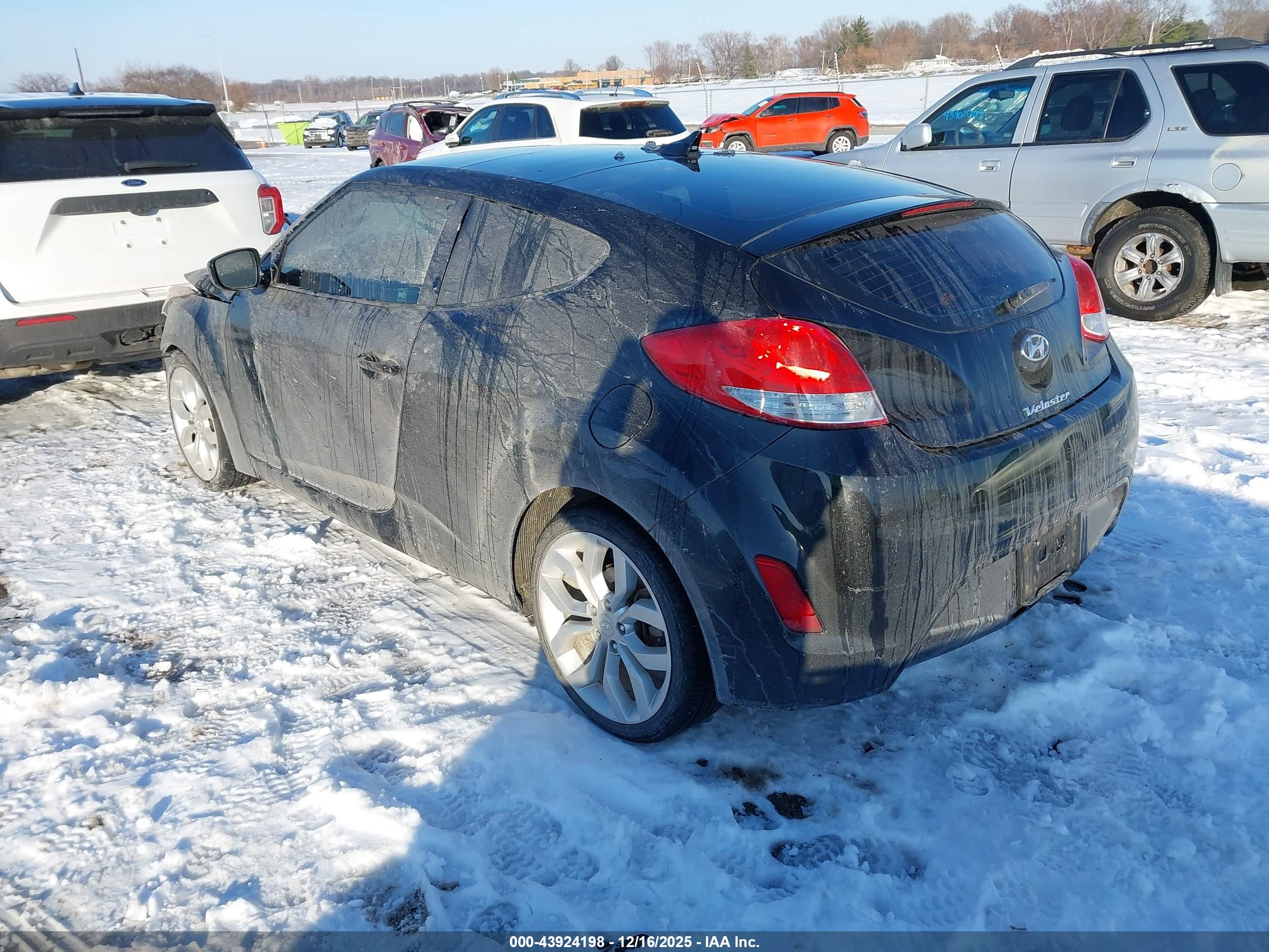 HYUNDAI VELOSTER image 3