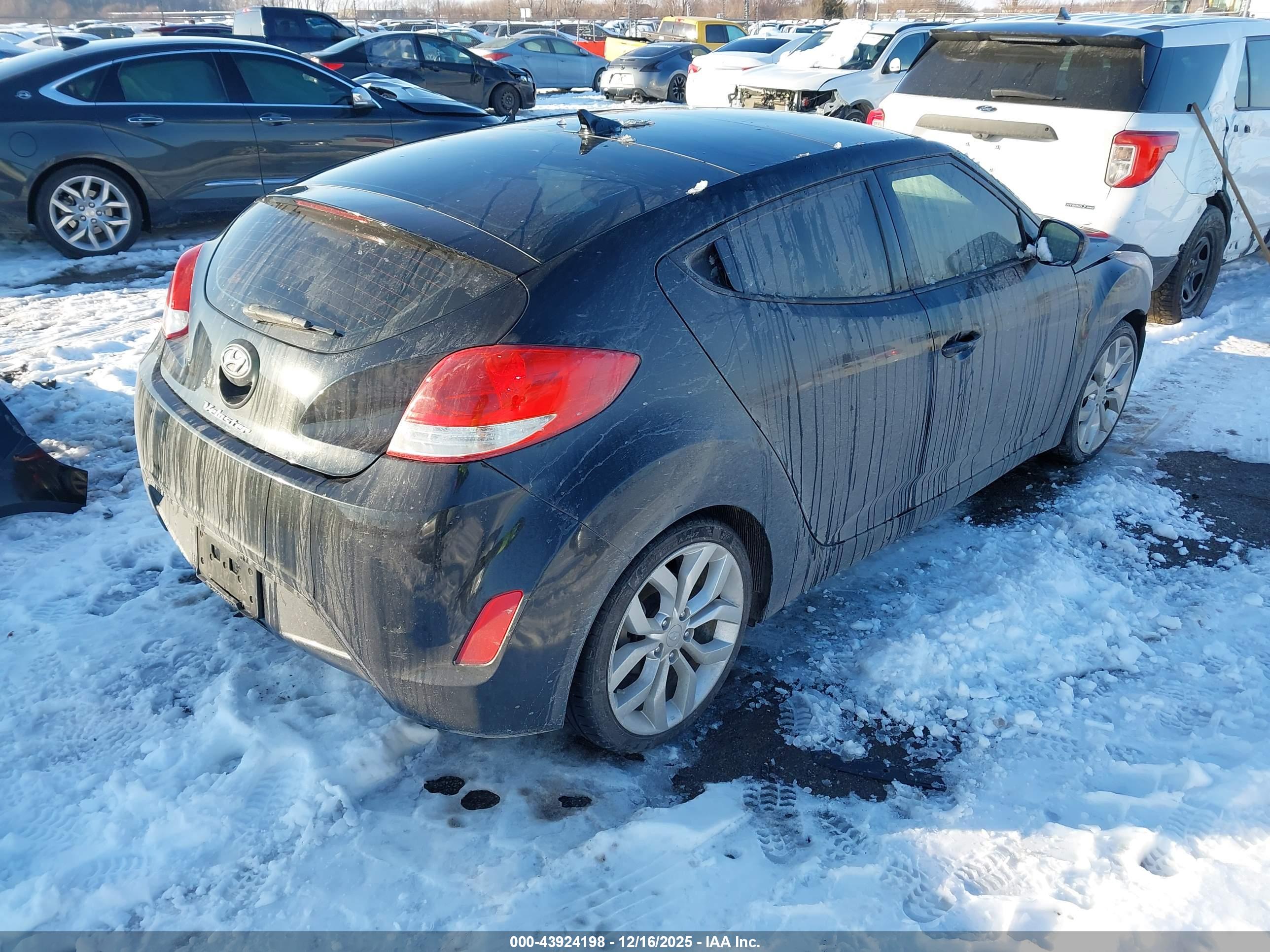 HYUNDAI VELOSTER image 4