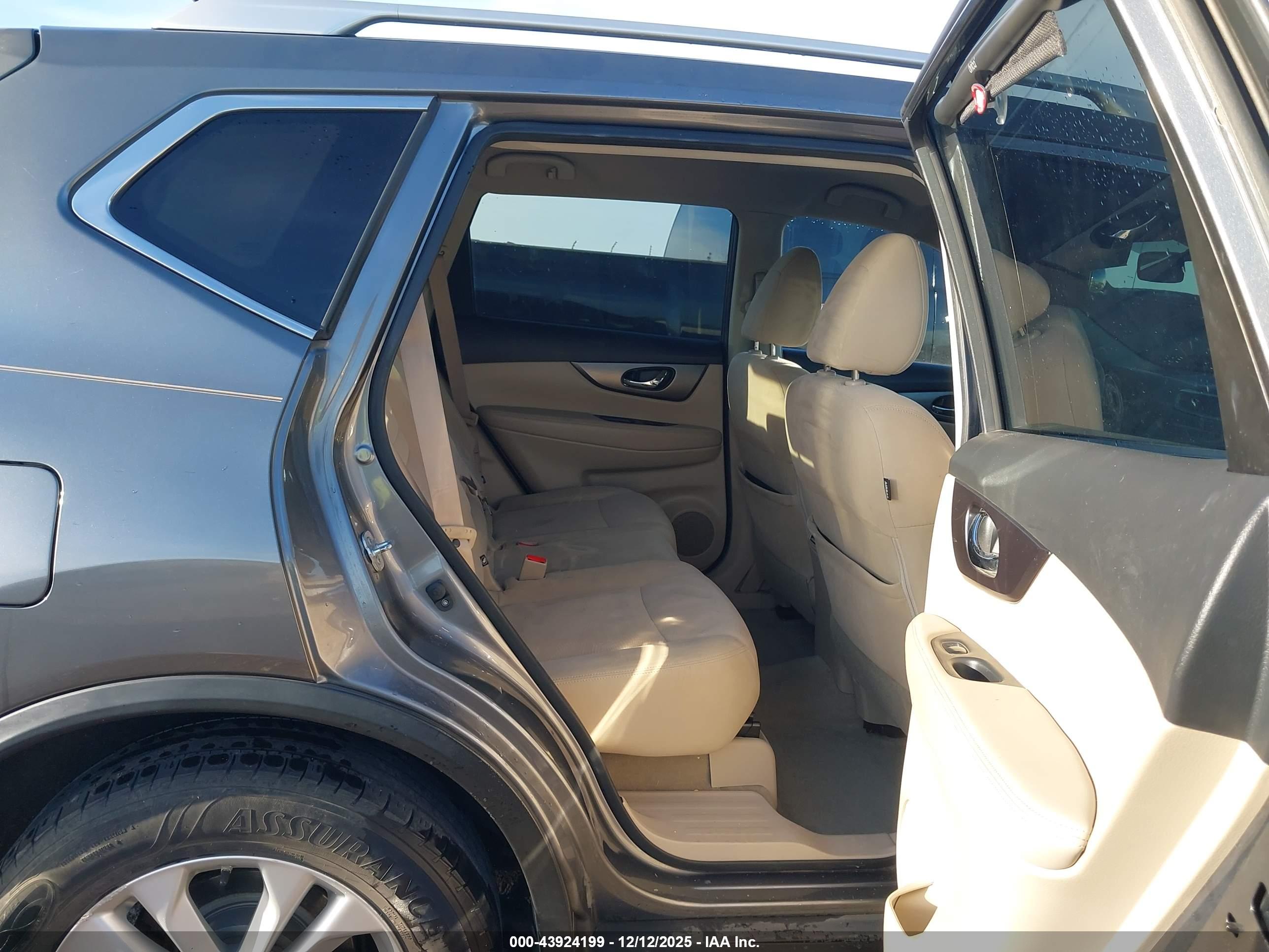 NISSAN ROGUE image 8