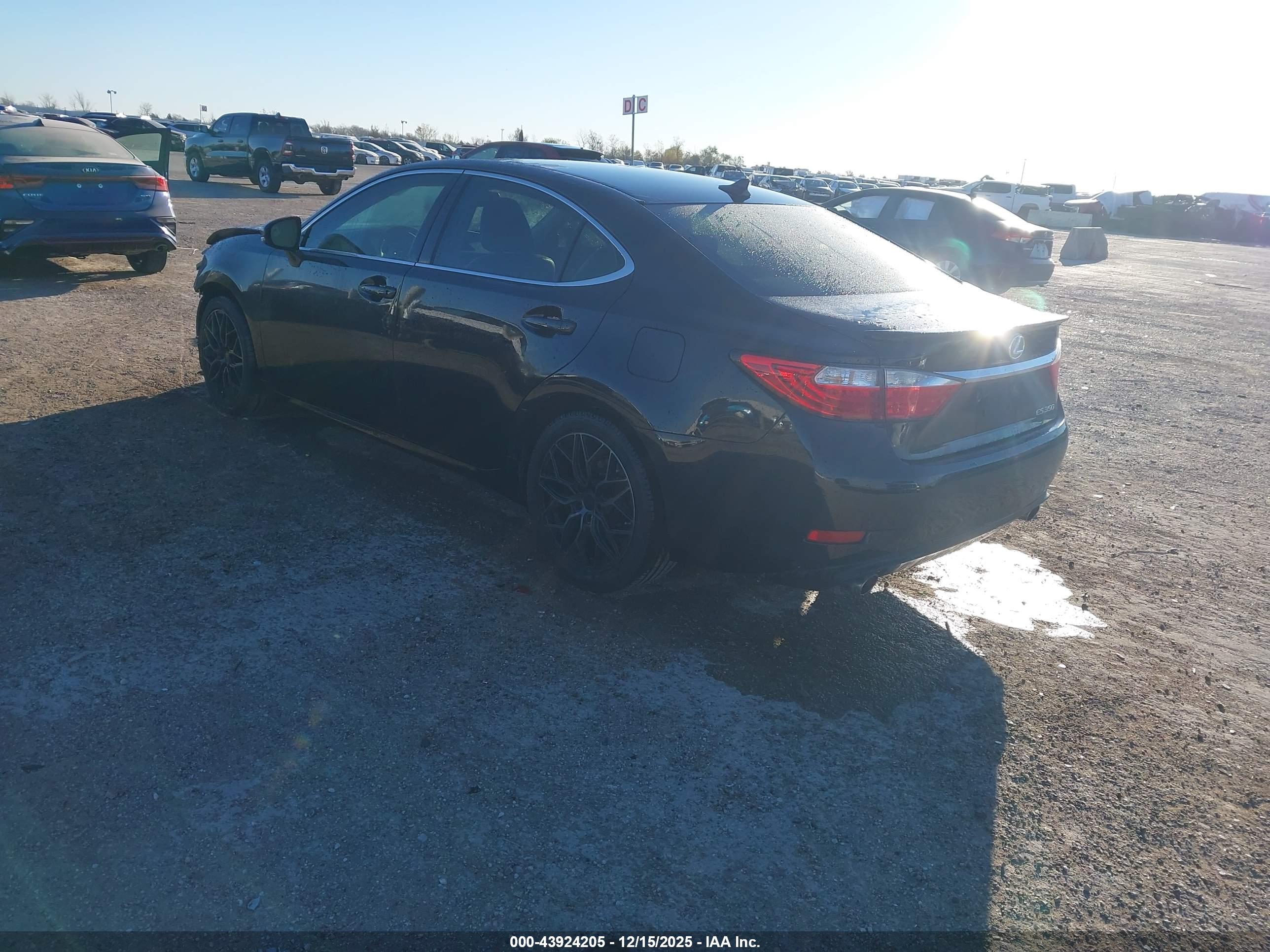 LEXUS ES image 3