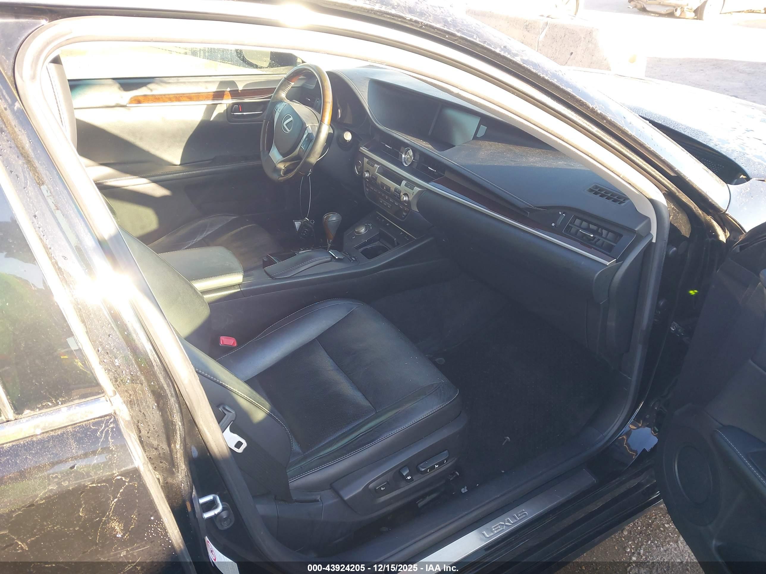 LEXUS ES image 5