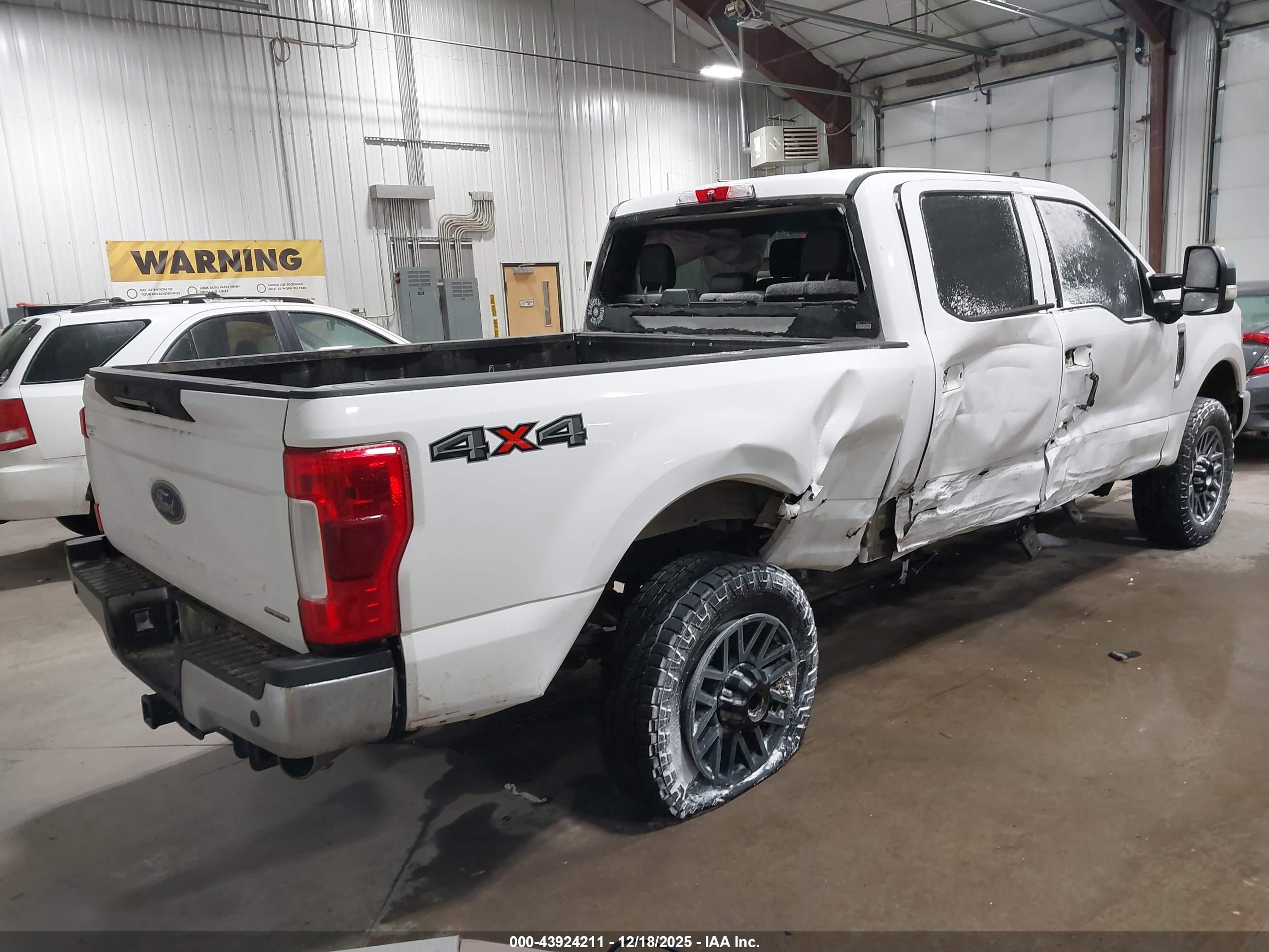 FORD F-250 image 4