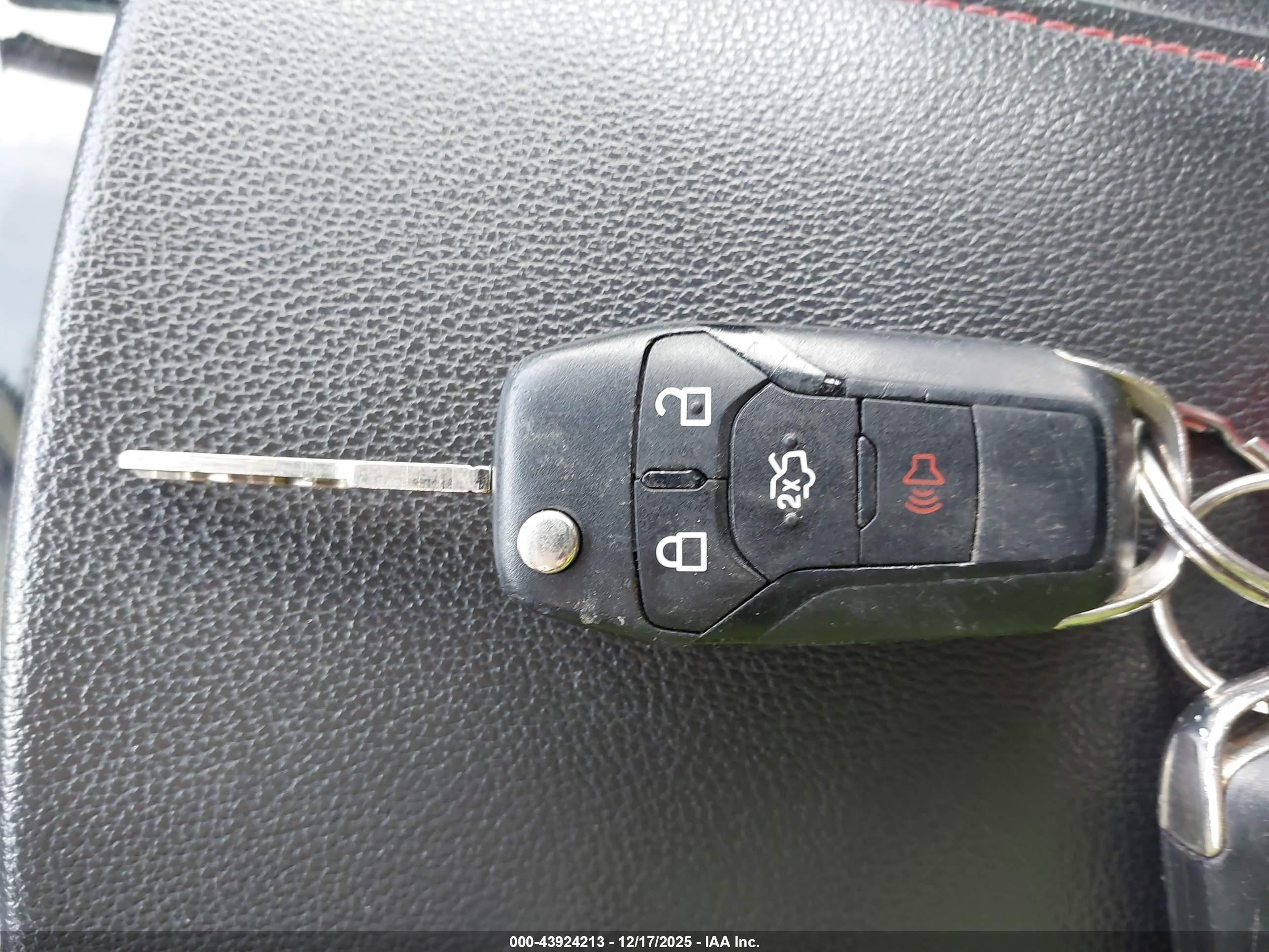 FORD FUSION image 11